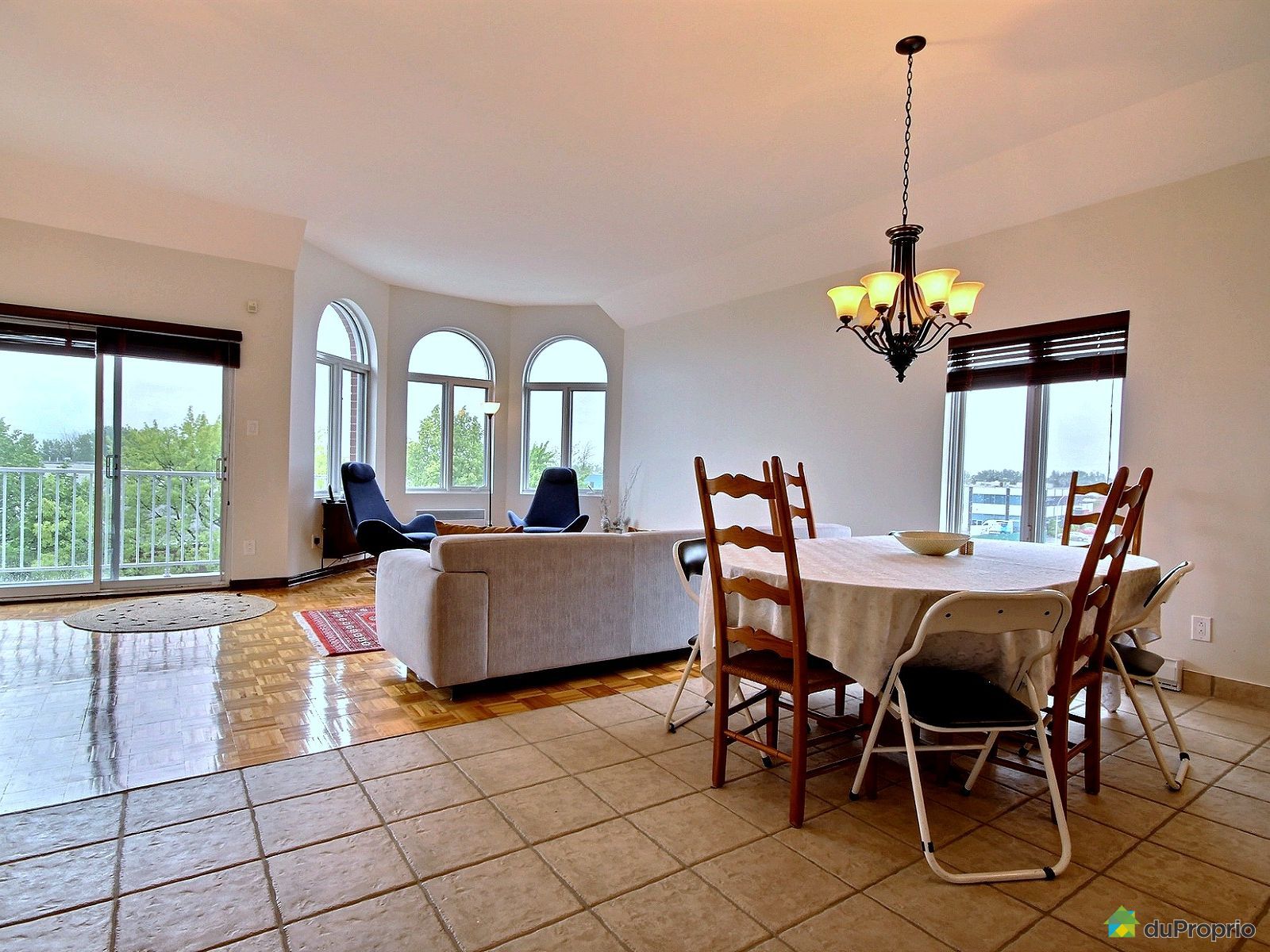 Condo à vendre SaintLéonard 2 chambres 1 salle de bain 760048