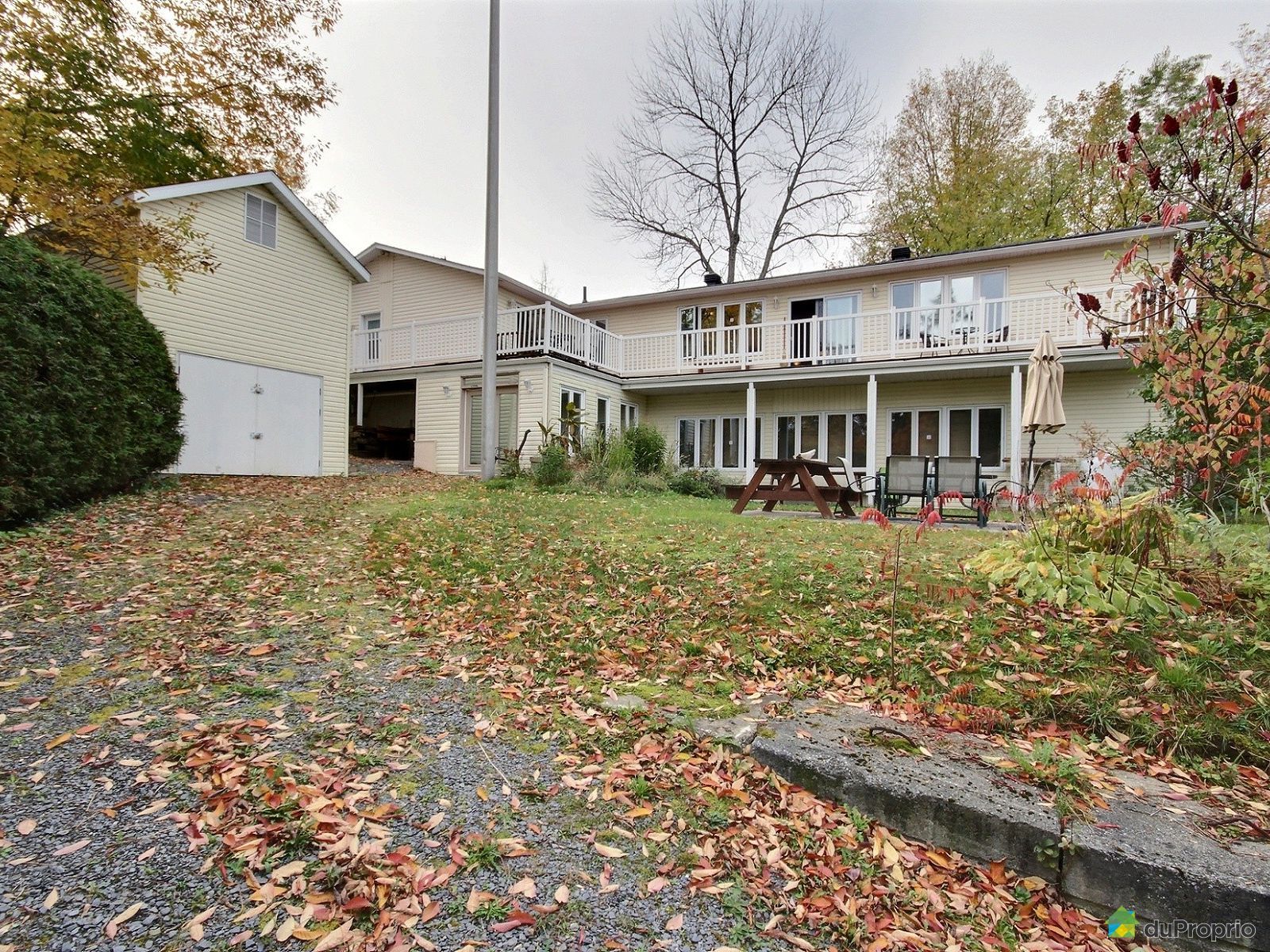 Maison bigénération à vendre LacBrome 4 chambres 4 salles de bain 769926