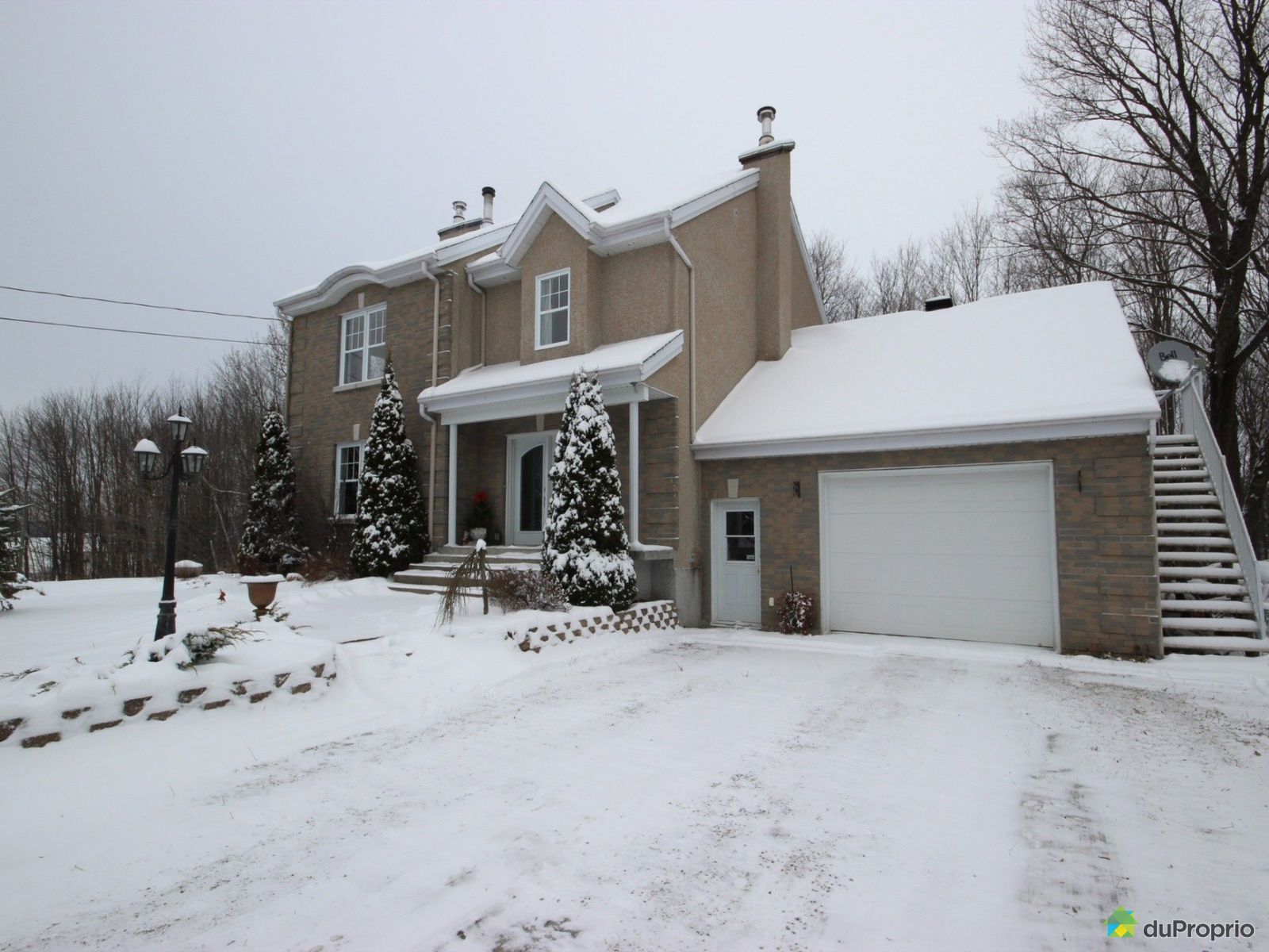 stationnementmaison2etagesstgabrieldebrandon16008181130.jpg stationnementmaison2etagesstgabrieldebrandon16008181130.jpg