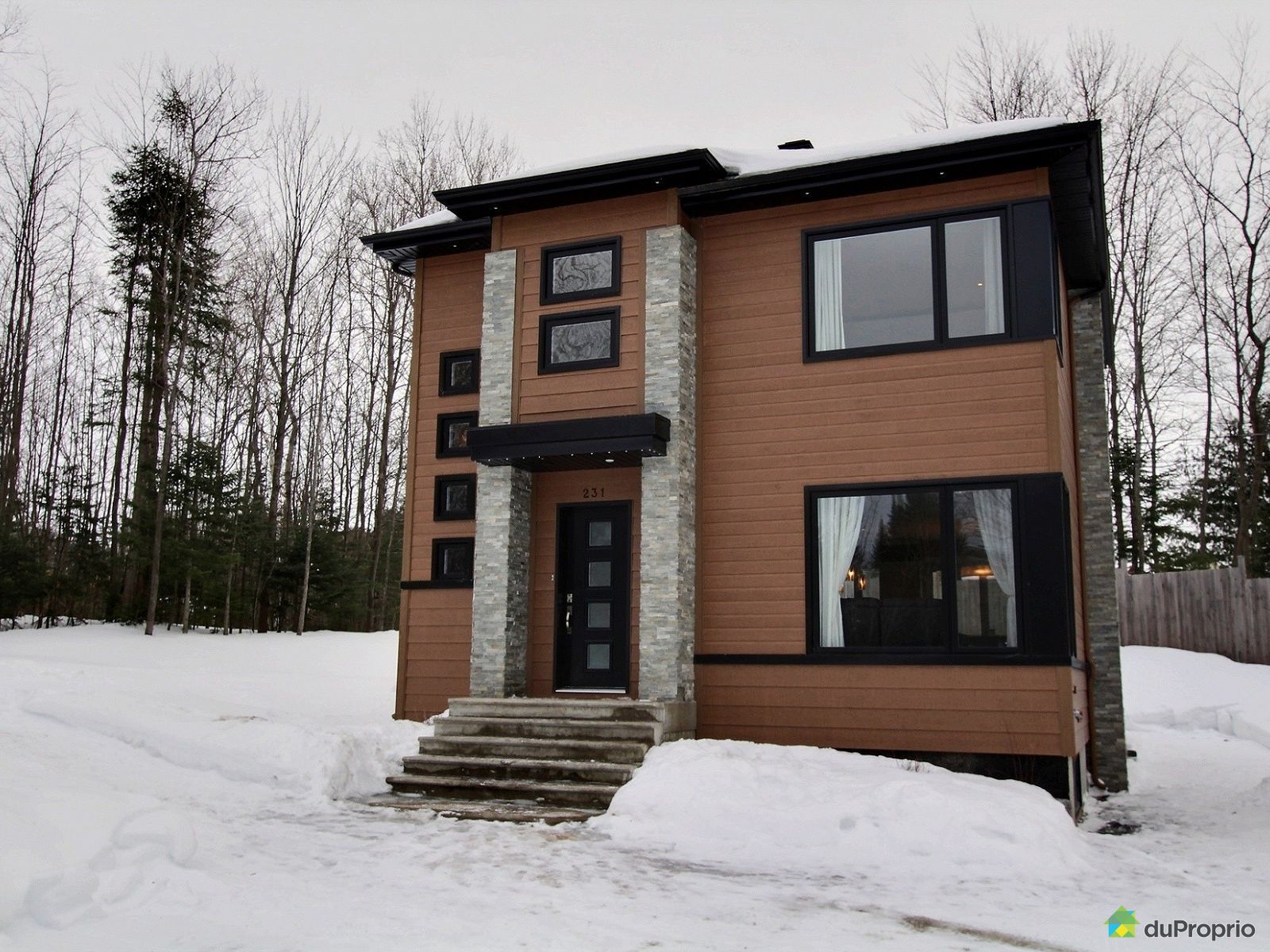 facadeenhivermaison2etagesshawiniganstgerarddeslaurentides