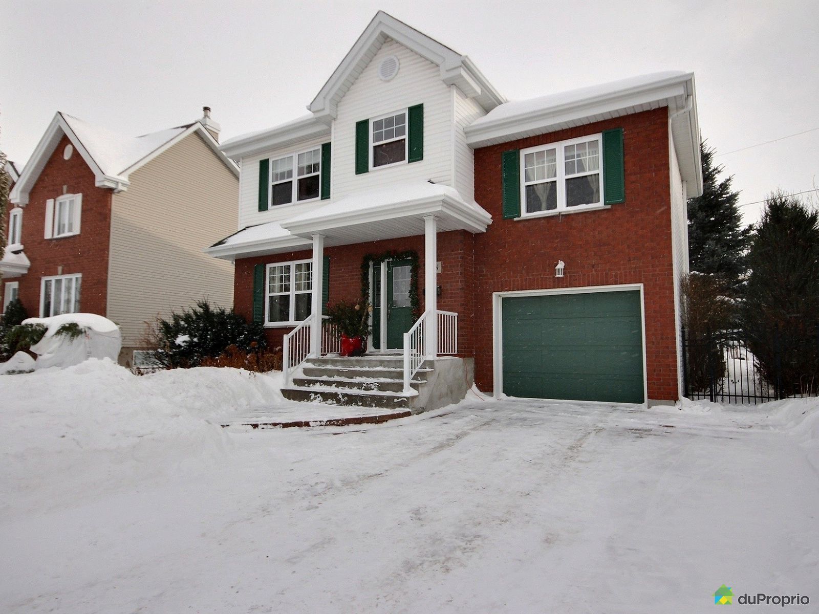 maison-2-etages-boucherville-1600-8213313.jpg