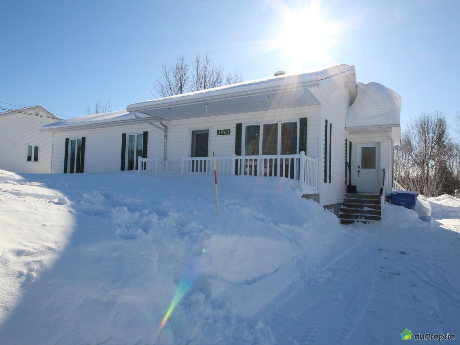 facadeenhiverbungalowsthonoredechicoutimi16008350458.jpg
