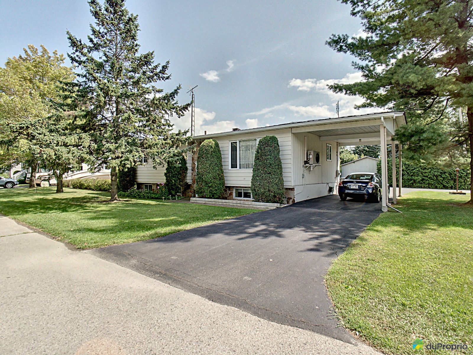 2, rue des Lilas, CoteauDuLac à vendre DuProprio