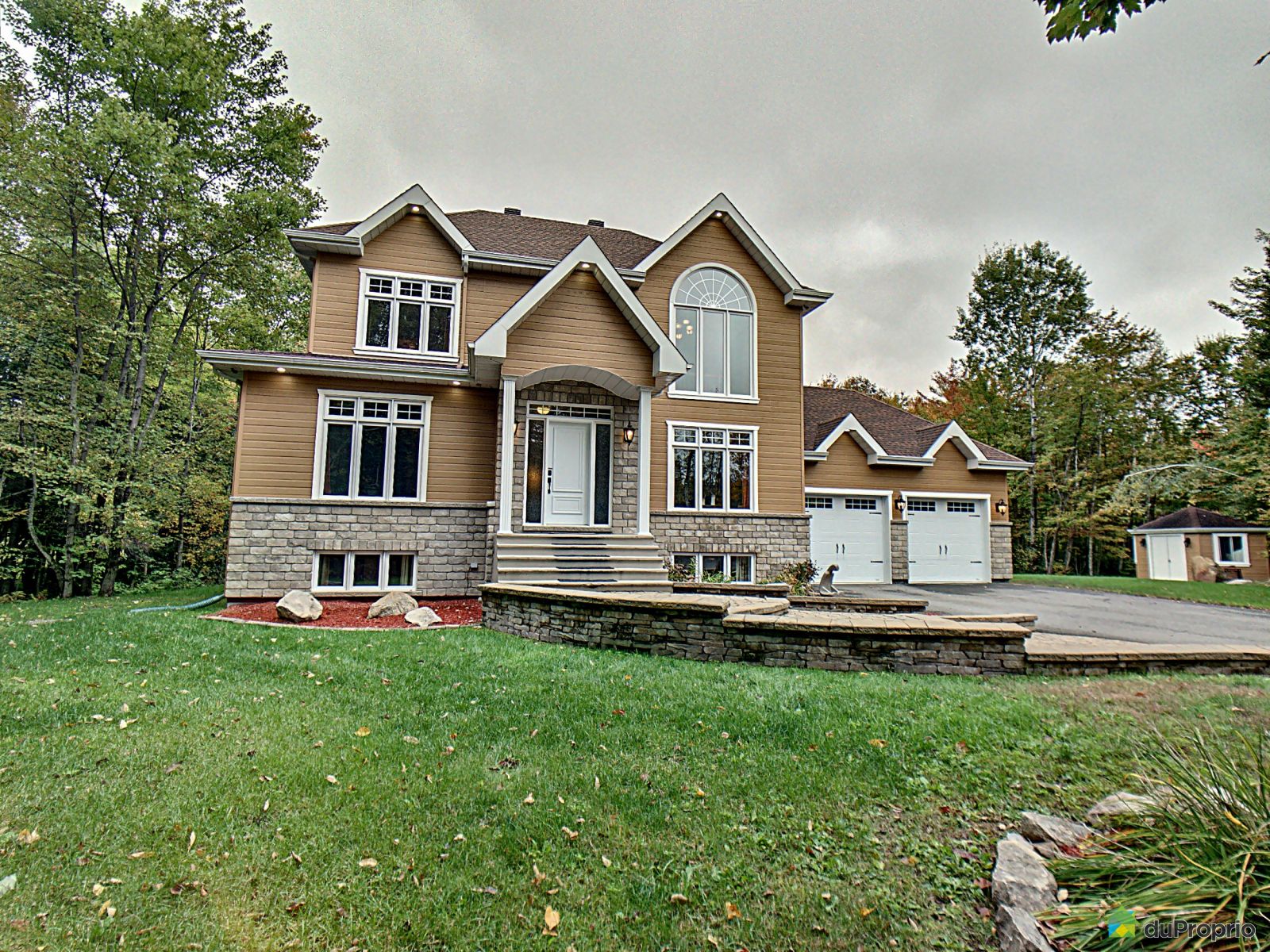 Maison 2 étages à vendre StColomban 4 chambres 2 salles de bain 822305