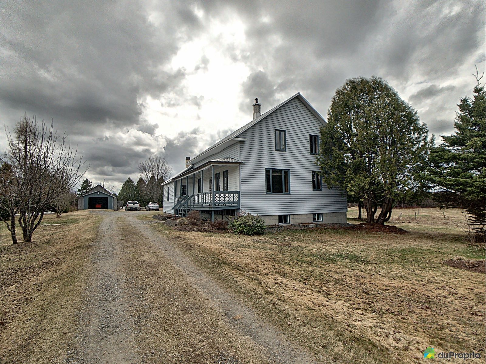 Maison 2 étages à vendre StPamphile 3 chambres 1 salle de bain 802556