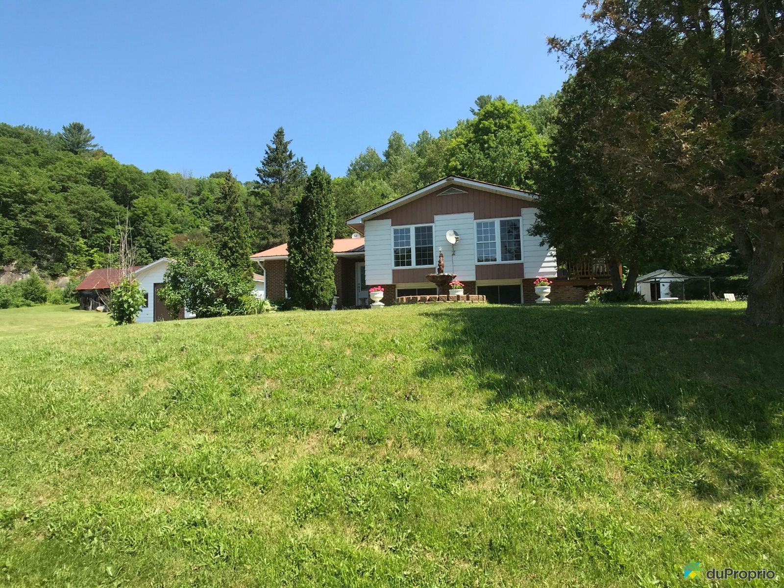 61 route du Carrefour, ValDesMonts (StPierredeWakefield) for sale