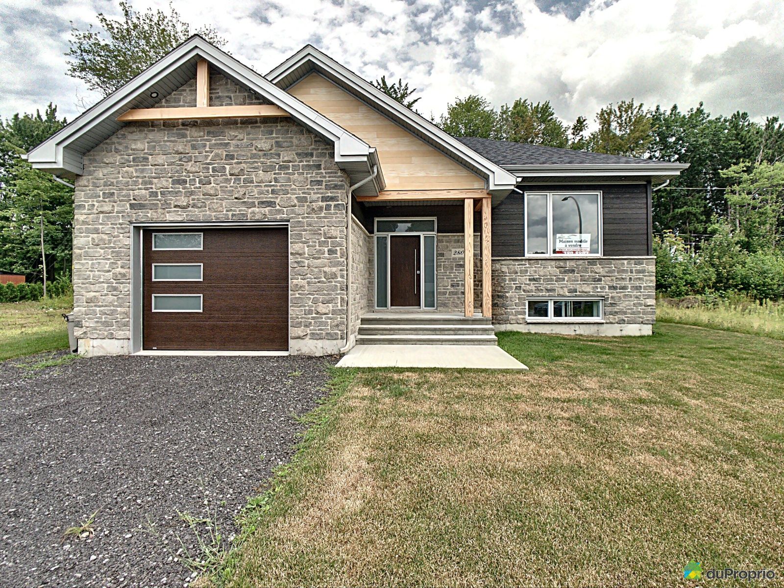 280, rue de la Tamise Par Constructions Houle et fils inc., Trois