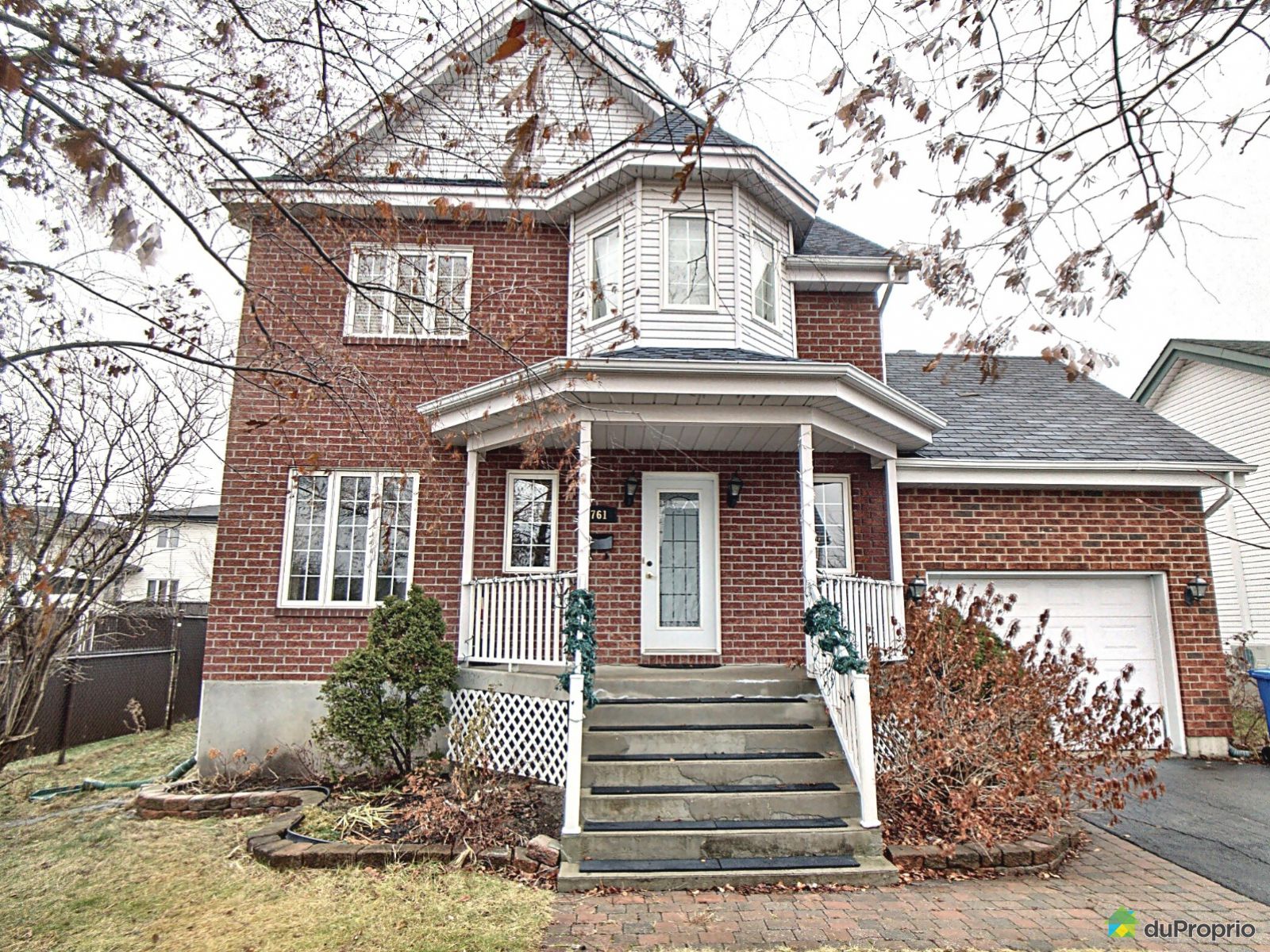 Maison 2 étages à vendre VaudreuilDorion 4 chambres 1 salle de bain