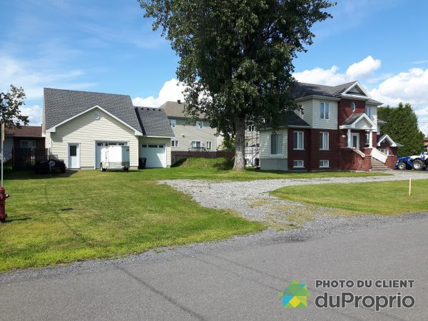 Summer Front - 3510 rue Lareau, Carignan for sale