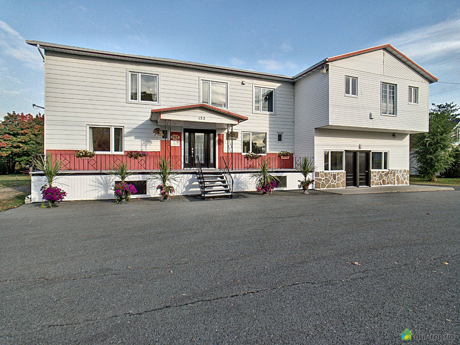 Maison 2 étages à vendre BerthierSurMer 5 chambres 7 salles de bain