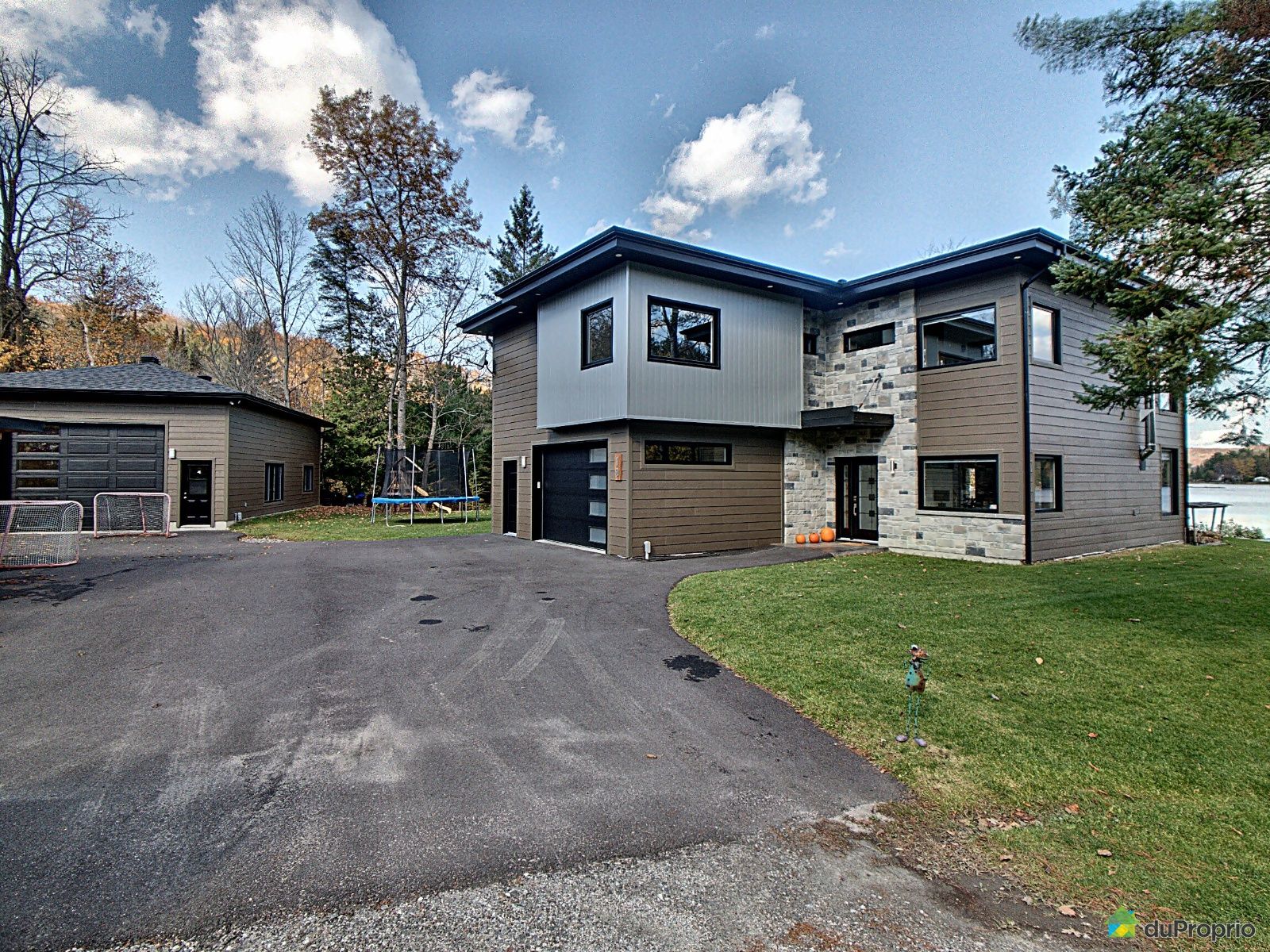 19 chemin Jeanned'Arc, ValDesMonts (StPierredeWakefield) for sale