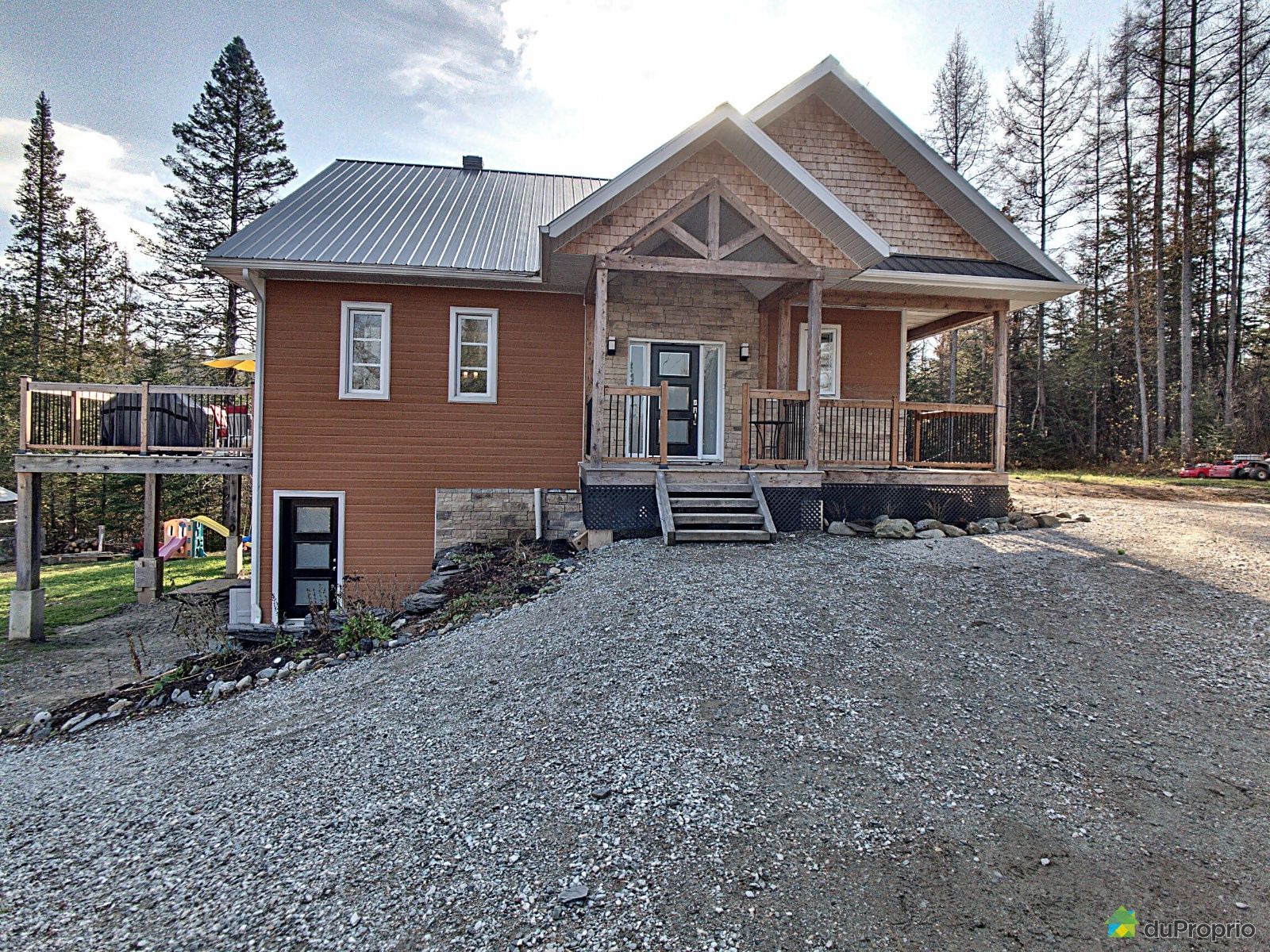 4682, rue Robert, Ascot Corner à