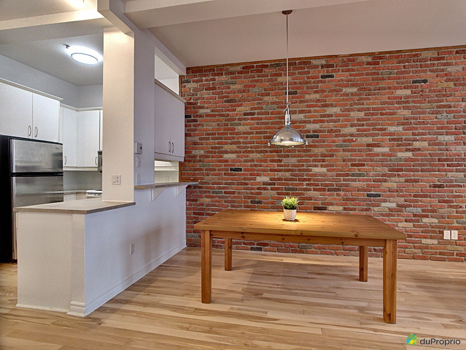 302 4004 Rue Saint Denis — photo 3