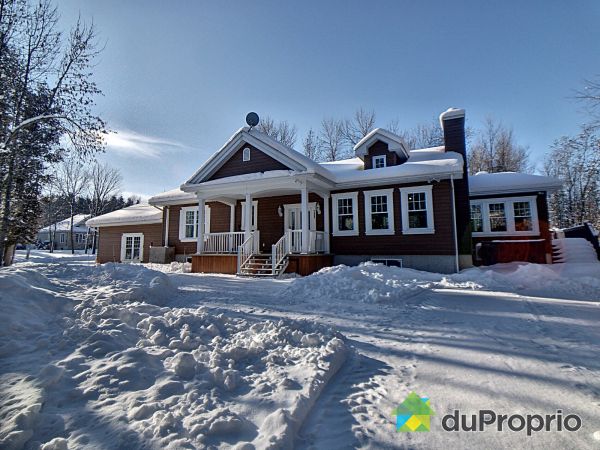 Winter Front - 123 rue Real-Larocque, Pointe-Fortune for sale
