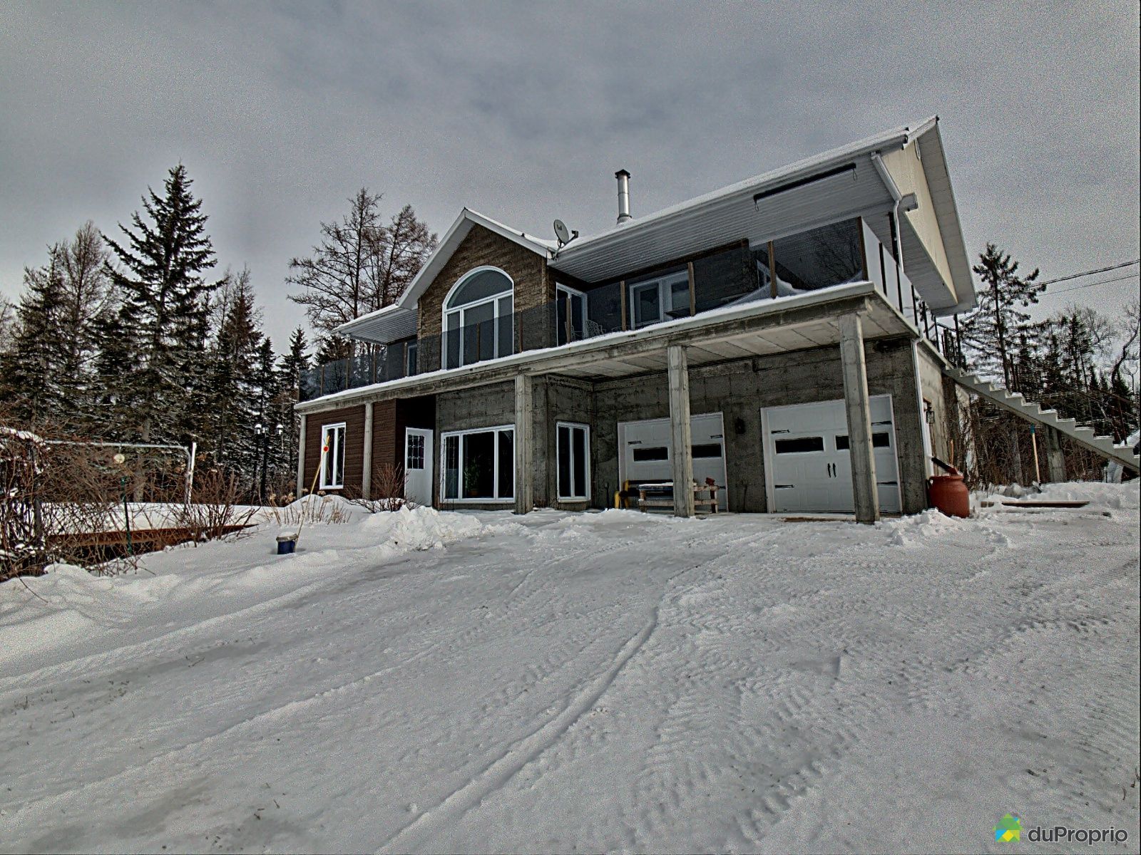 Maison 2 étages à vendre Jonquière (LacKénogami) 2 chambres 945519
