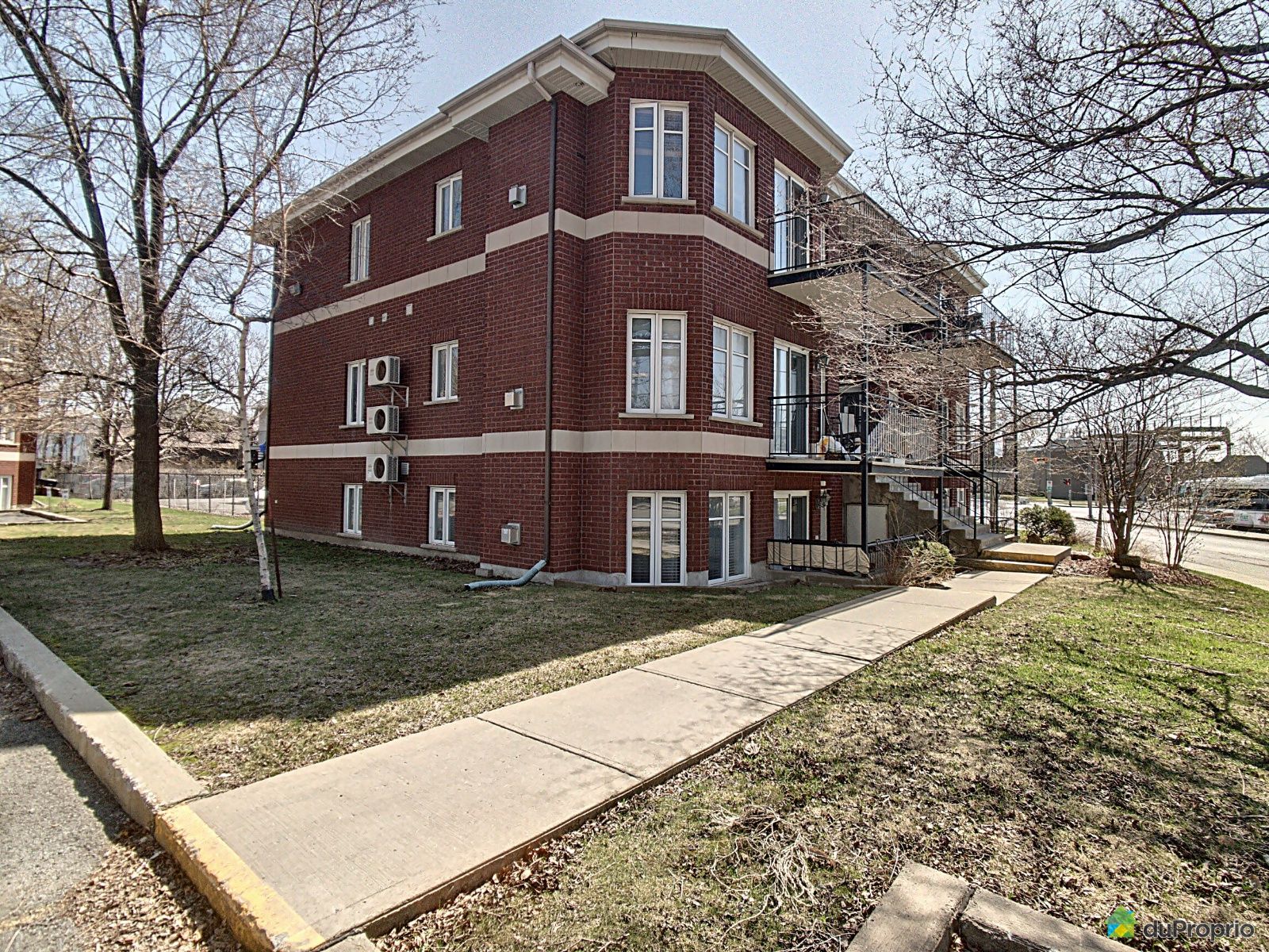 1250 rue SaintCharles Ouest, Longueuil (VieuxLongueuil) for sale