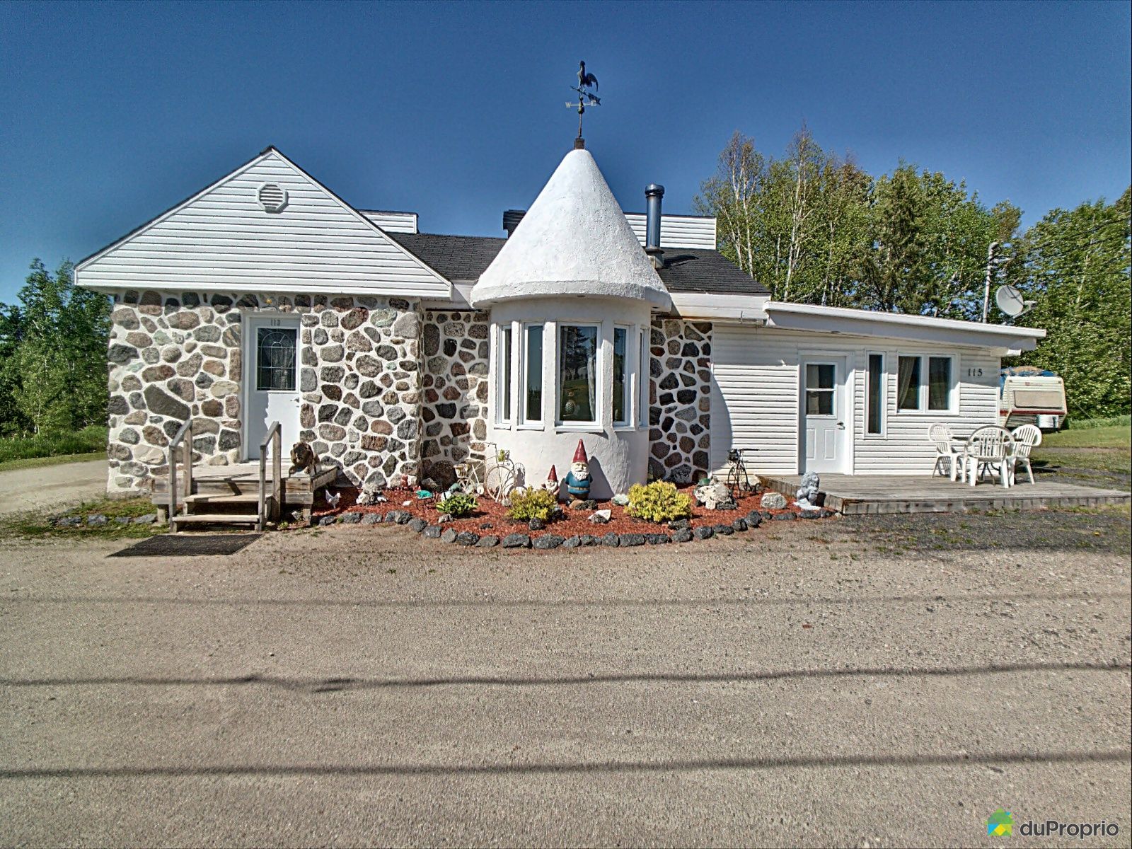 Bungalow for sale SteMonique 2 bedrooms 1 bathroom 773139 DuProprio