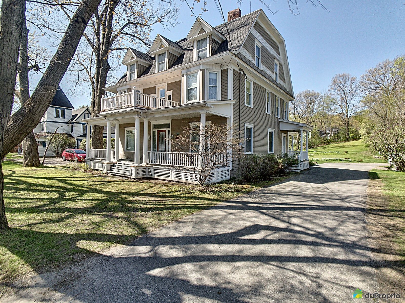 Maison 2 étages à vendre Ayer's Cliff 5 chambres 2 salles de bain 961490