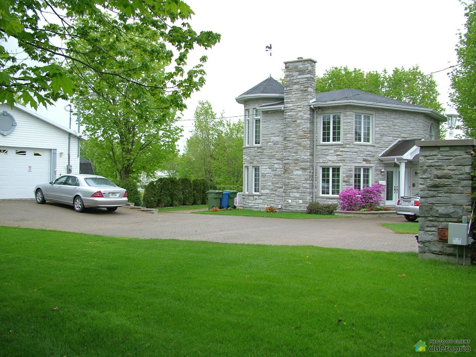 Maison 2 étages à vendre StAnselme 3 chambres 3 salles de bain 964999