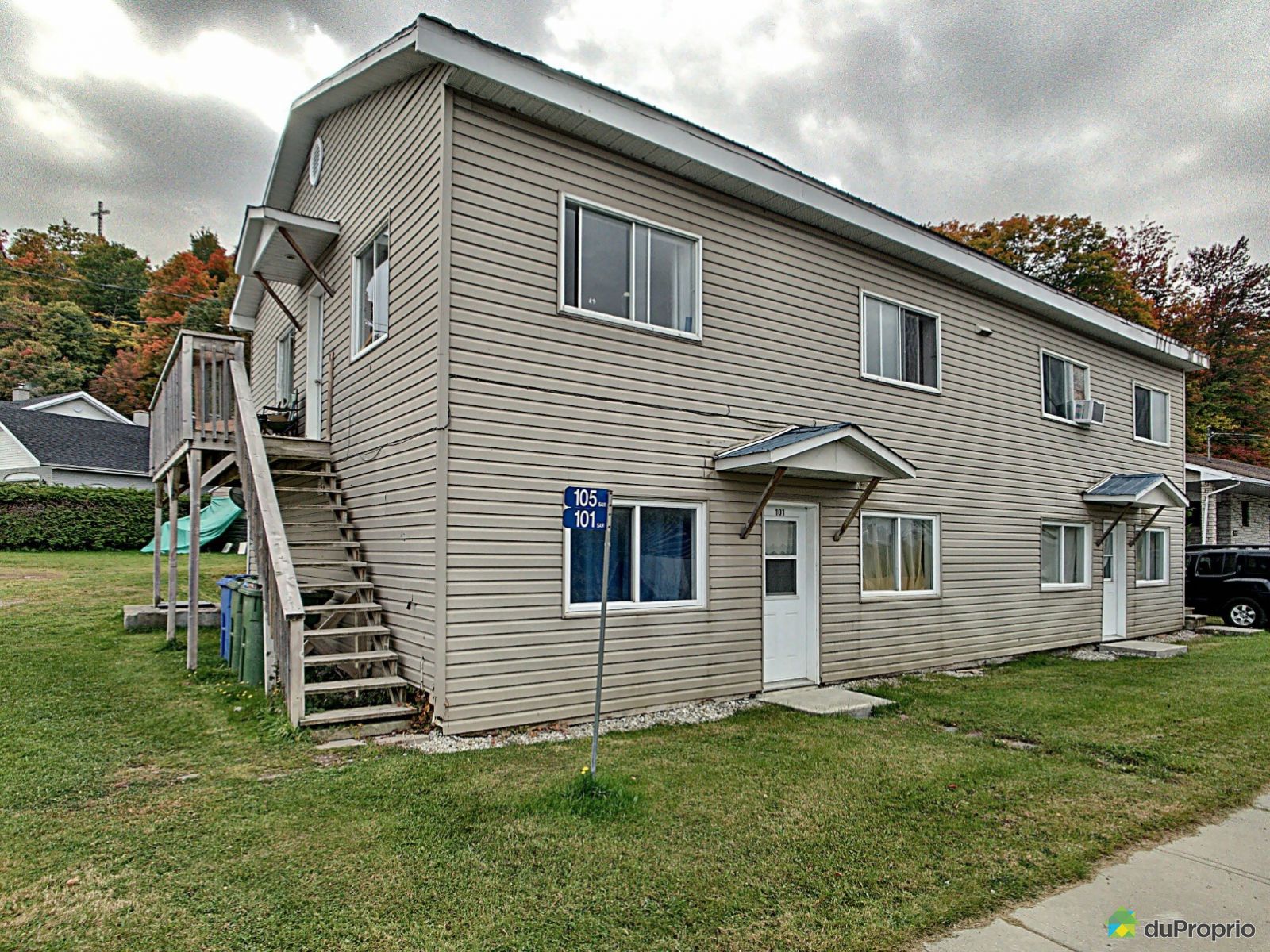 Quadruplex à vendre SteAnneDeLaRochelle 7 chambres 970639 DuProprio