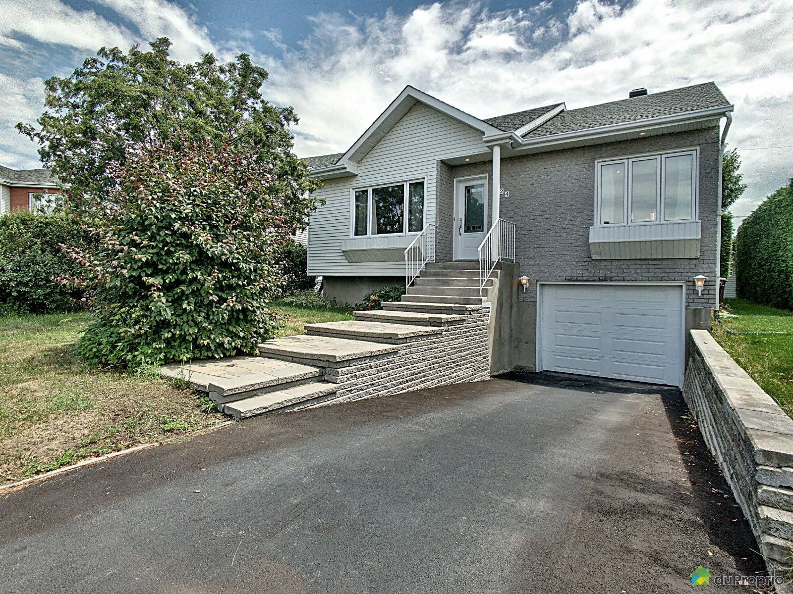 924 rue Brissette, SteJulie for sale DuProprio