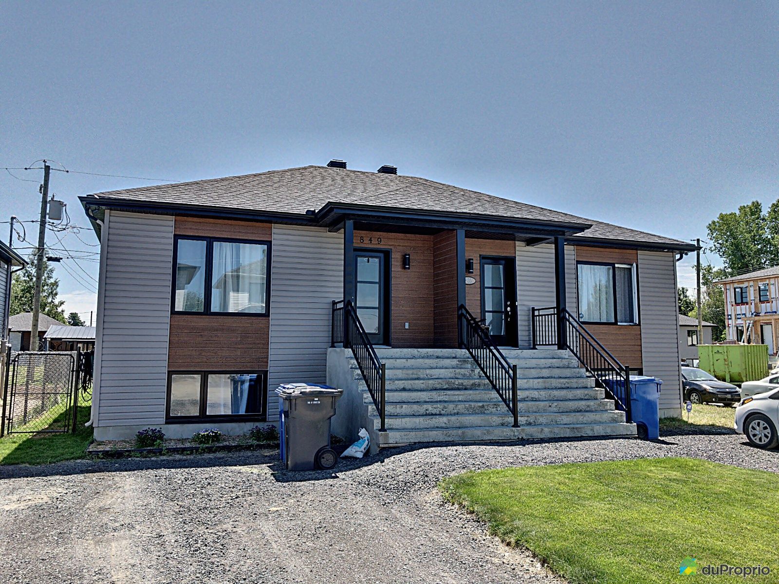 Jumelé neuf à vendre Huntingdon 4 chambres 1 salle de bain 977718