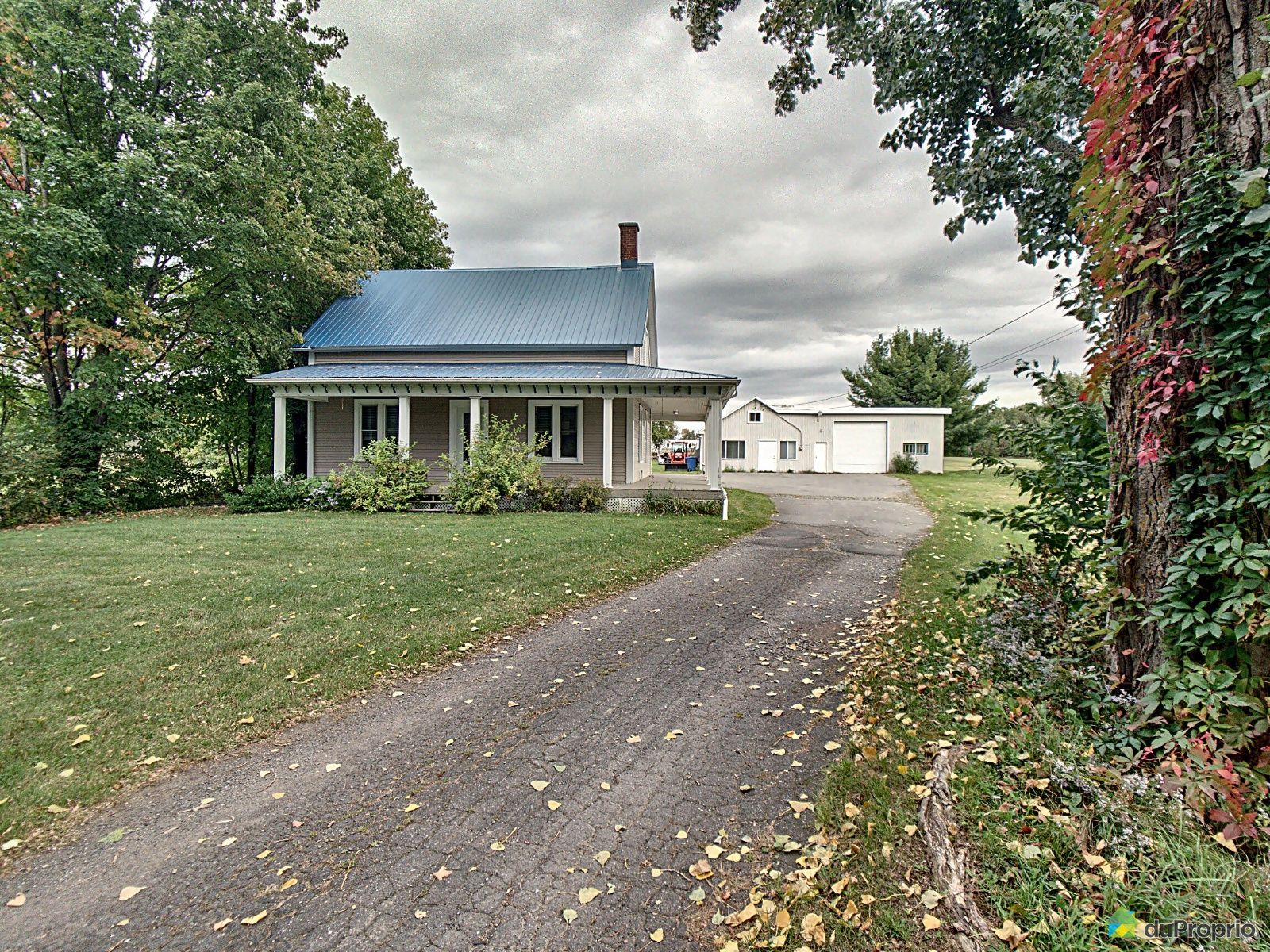 Maison 2 étages à vendre Shefford 5 chambres 2 salles de bain 983203