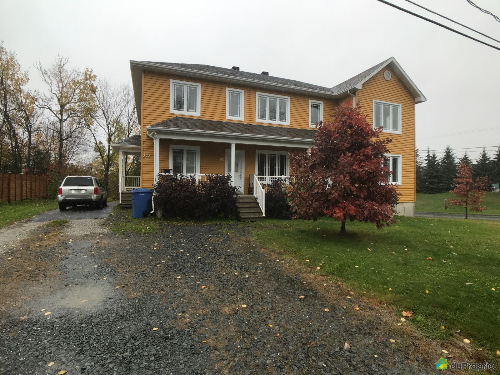 Triplex à vendre Windsor 3 chambres 1 salle de bain 987639