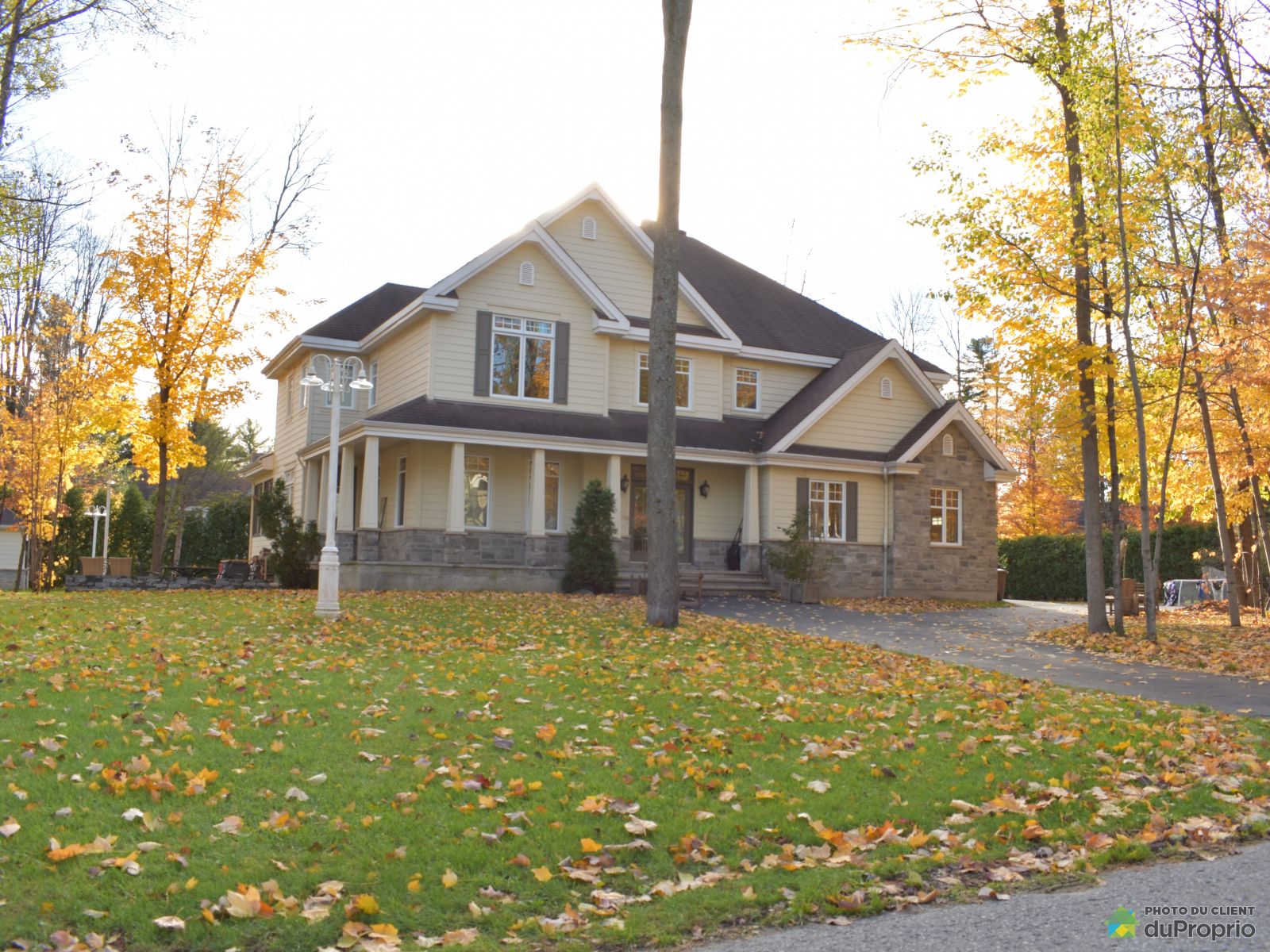 Maison 2 étages à vendre StLazare 6 chambres 3 salles de bain 990236