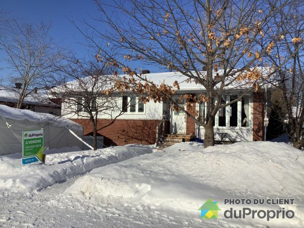 Front Yard - 512 rue White, Longueuil (Greenfield Park) for sale