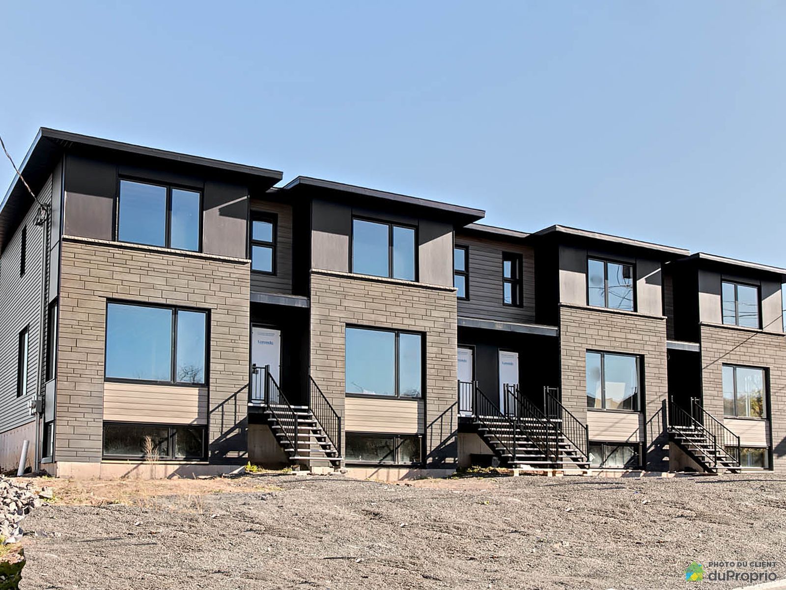 Maison en rangée / de ville neuve à vendre StApollinaire 3 chambres