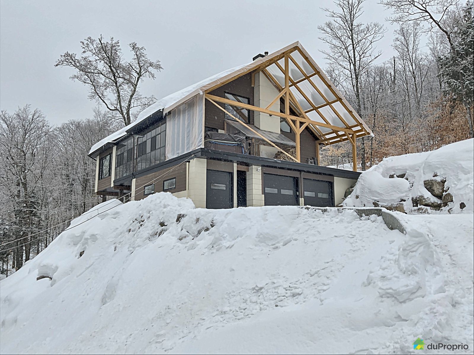 Maison 2 étages à vendre Stoneham 3 chambres 2 salles de bain 998984