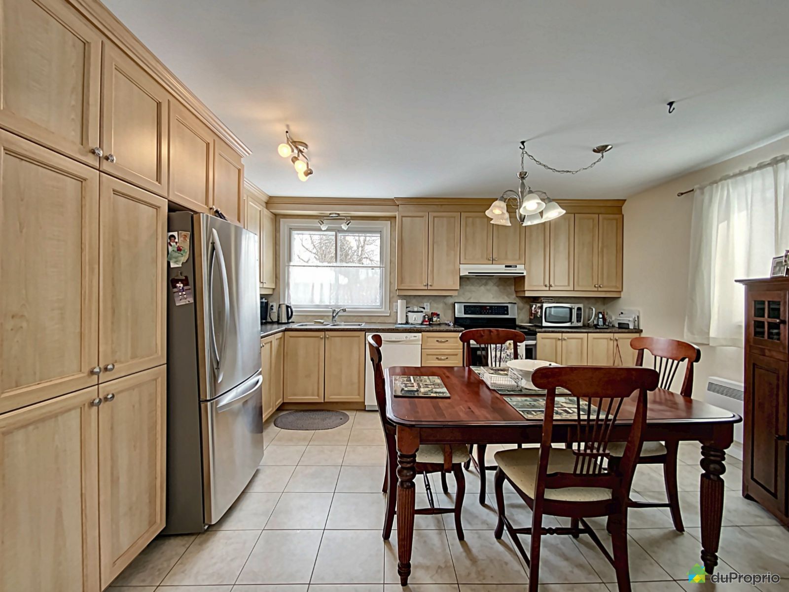 Triplex à vendre TerrasseVaudreuil 8 chambres 3 salles de bain 1000431