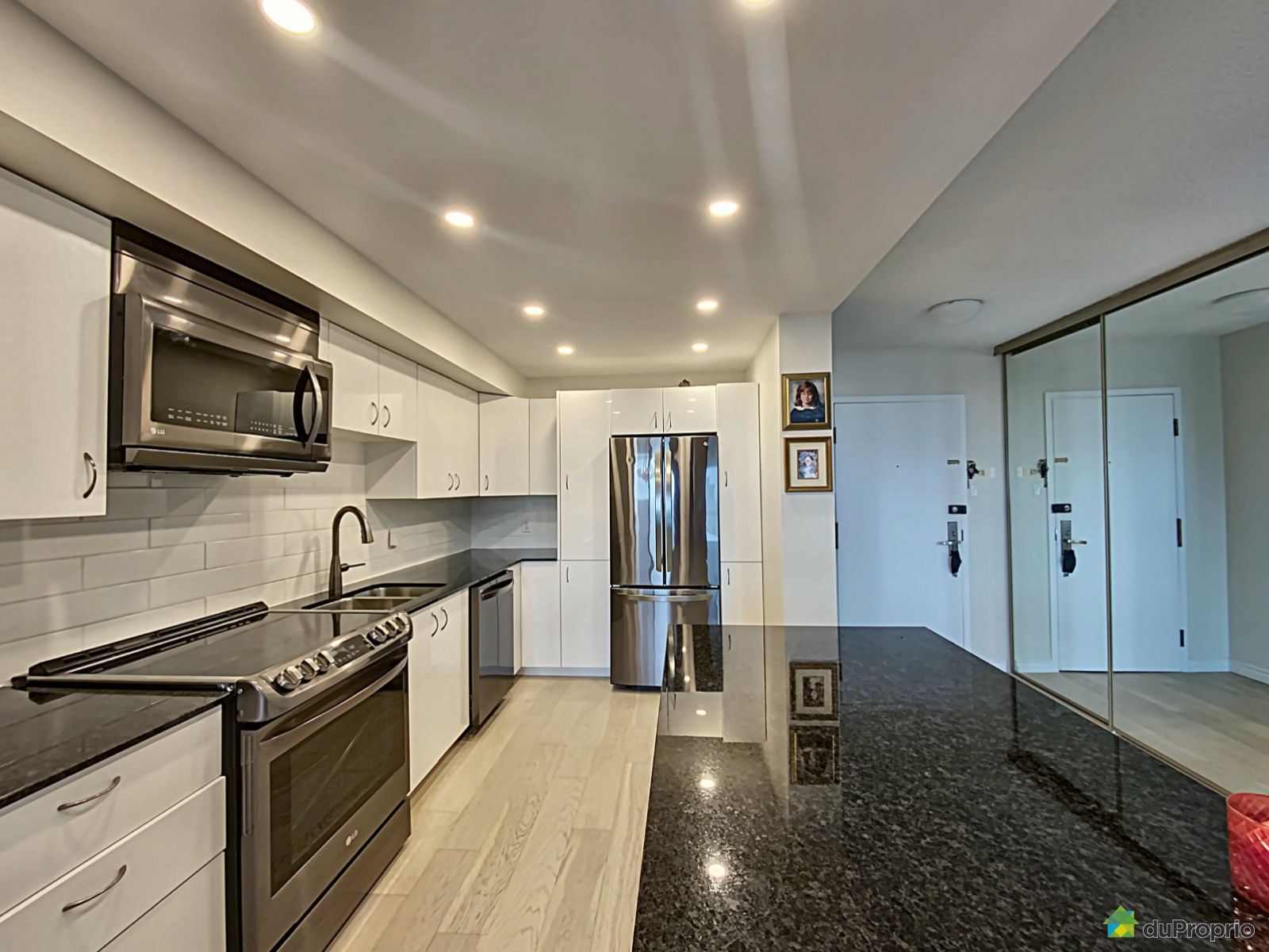 1203 11015 Boulevard Cavendish — photo 2