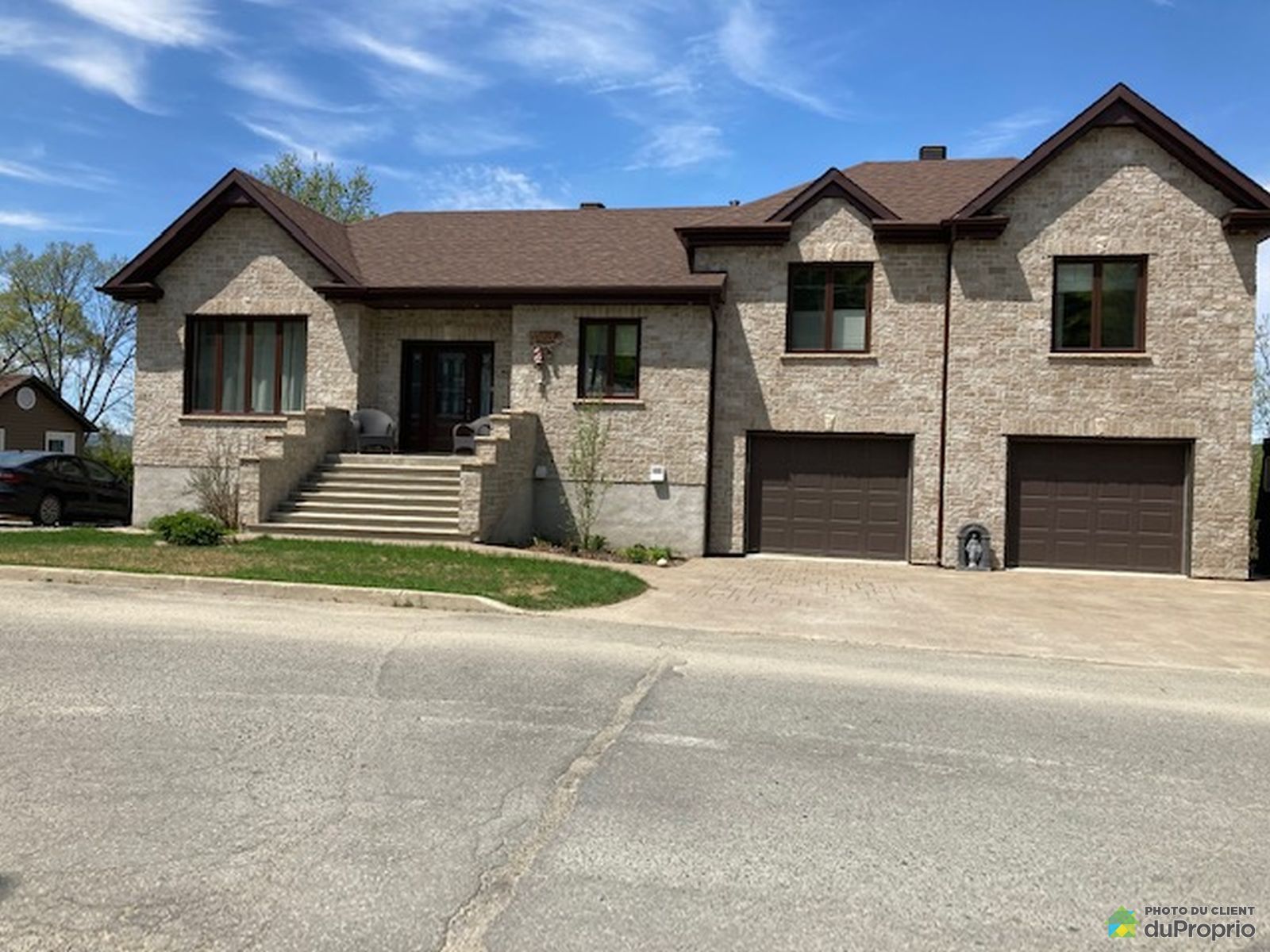 Maison 2 étages à vendre VilleMarie 4 chambres 3 salles de bain 1001469