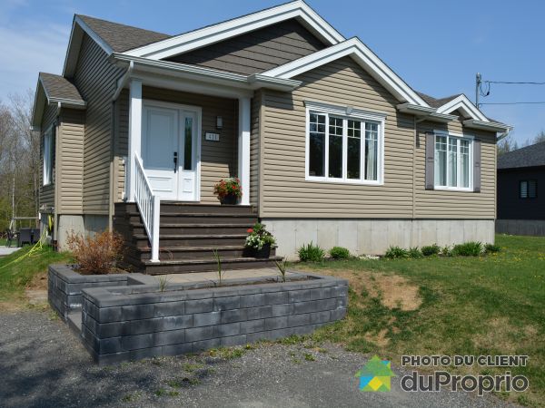 Summer Front - 411 route Germain, St-Nicolas for sale