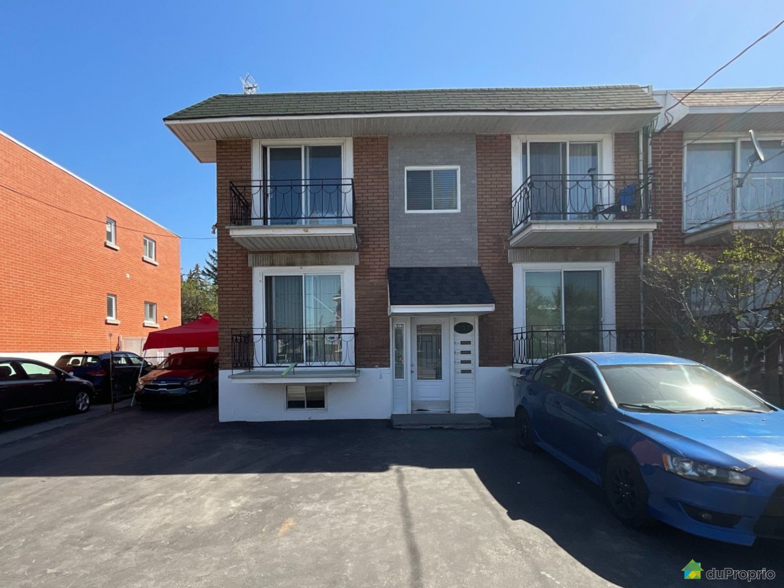 Quadruplex à vendre PontViau 9 chambres 4 salles de bain 1007467