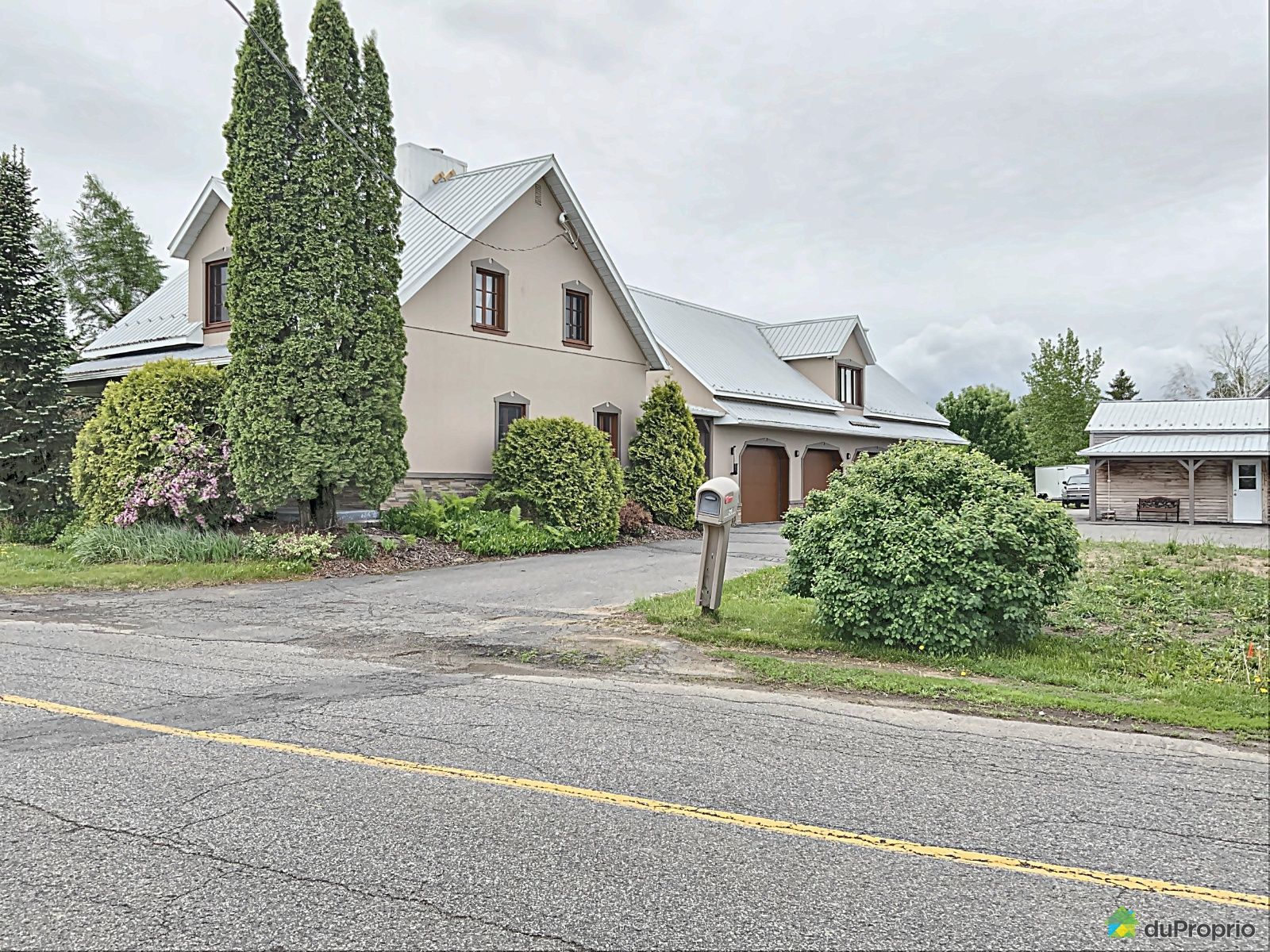 Maison 2 étages à vendre Yamaska 3 chambres 2 salles de bain 990502