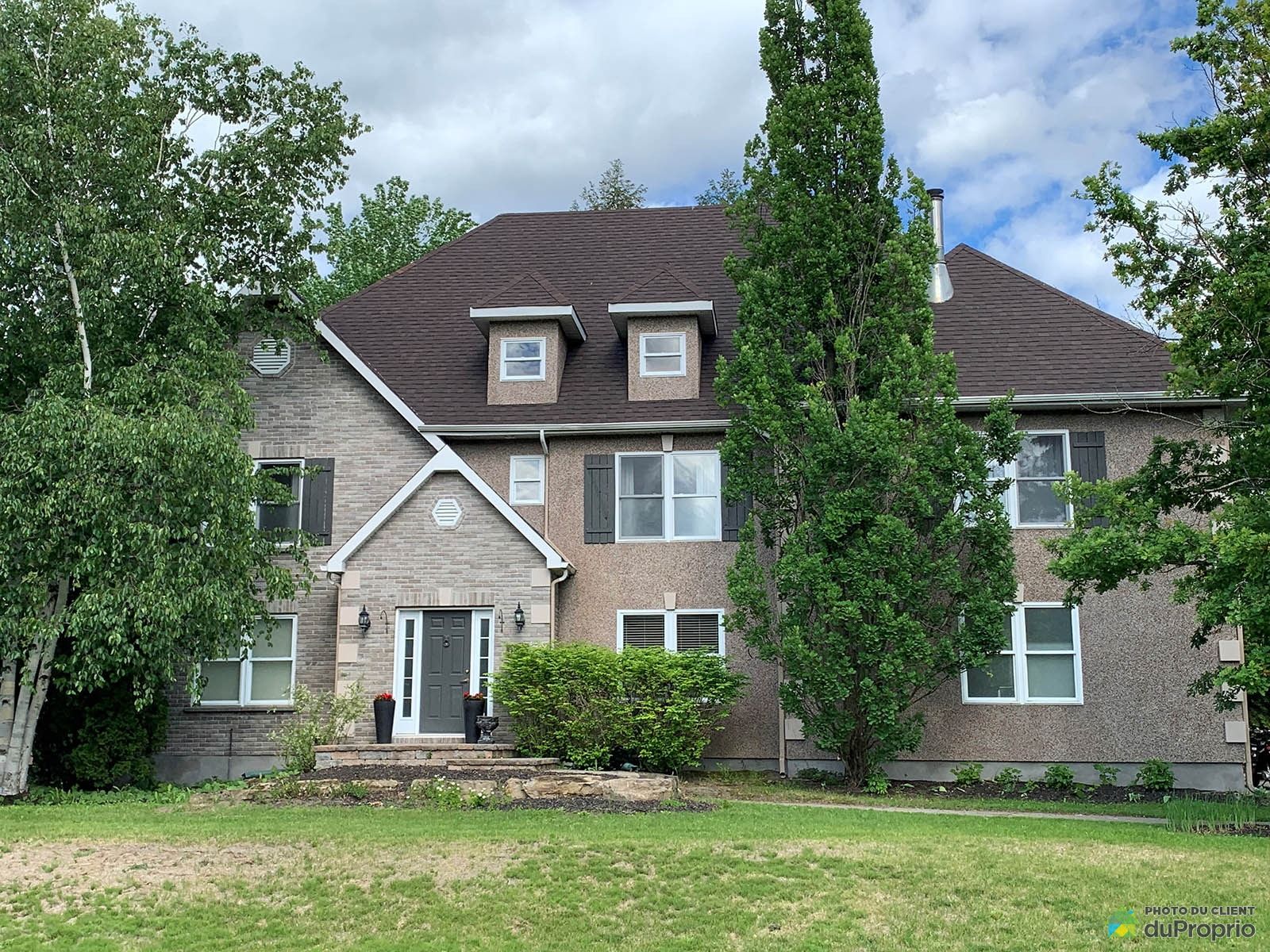 Maison 2 étages à vendre Blainville 5 chambres 5 salles de bain 993575