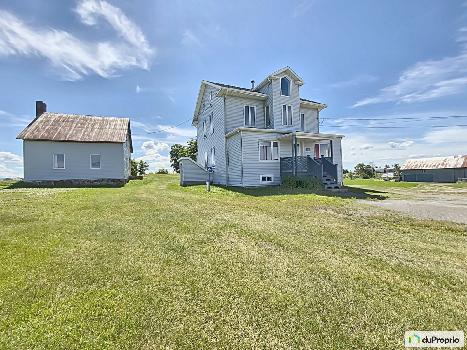 Maison 2 étages à vendre RivièreDuLoup 4 chambres 2 salles de bain