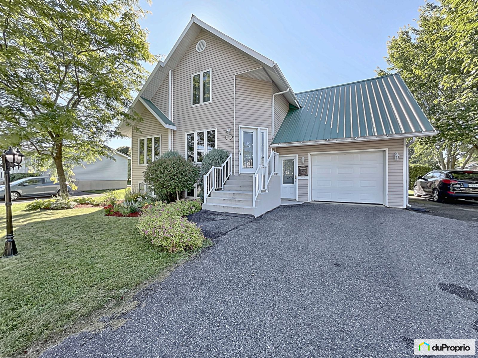 Maison à un étage et demi à vendre StCyrilleDeWendover 4 chambres