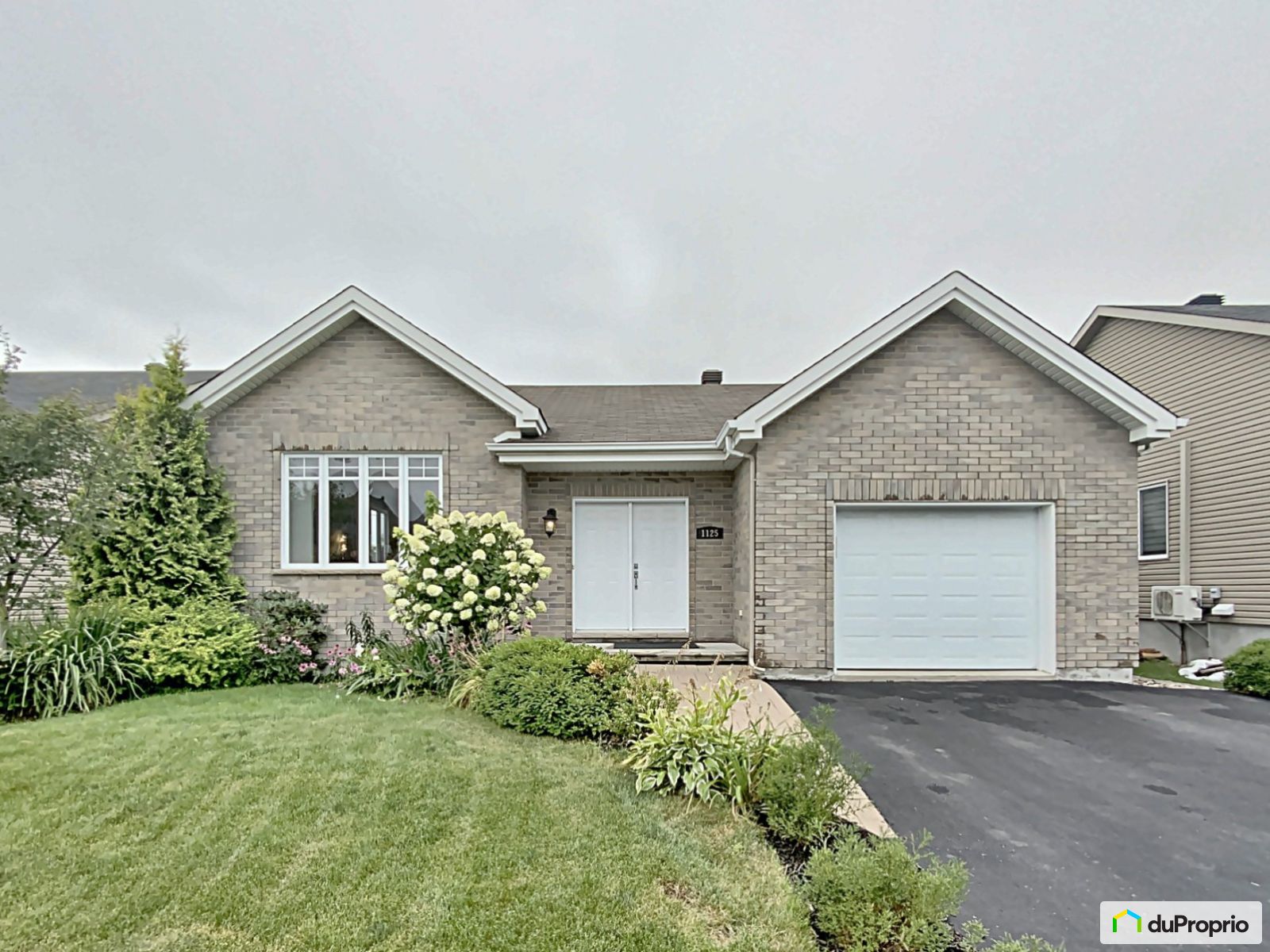 Bungalow for sale Chambly 4 bedrooms 2 bathrooms 1017961