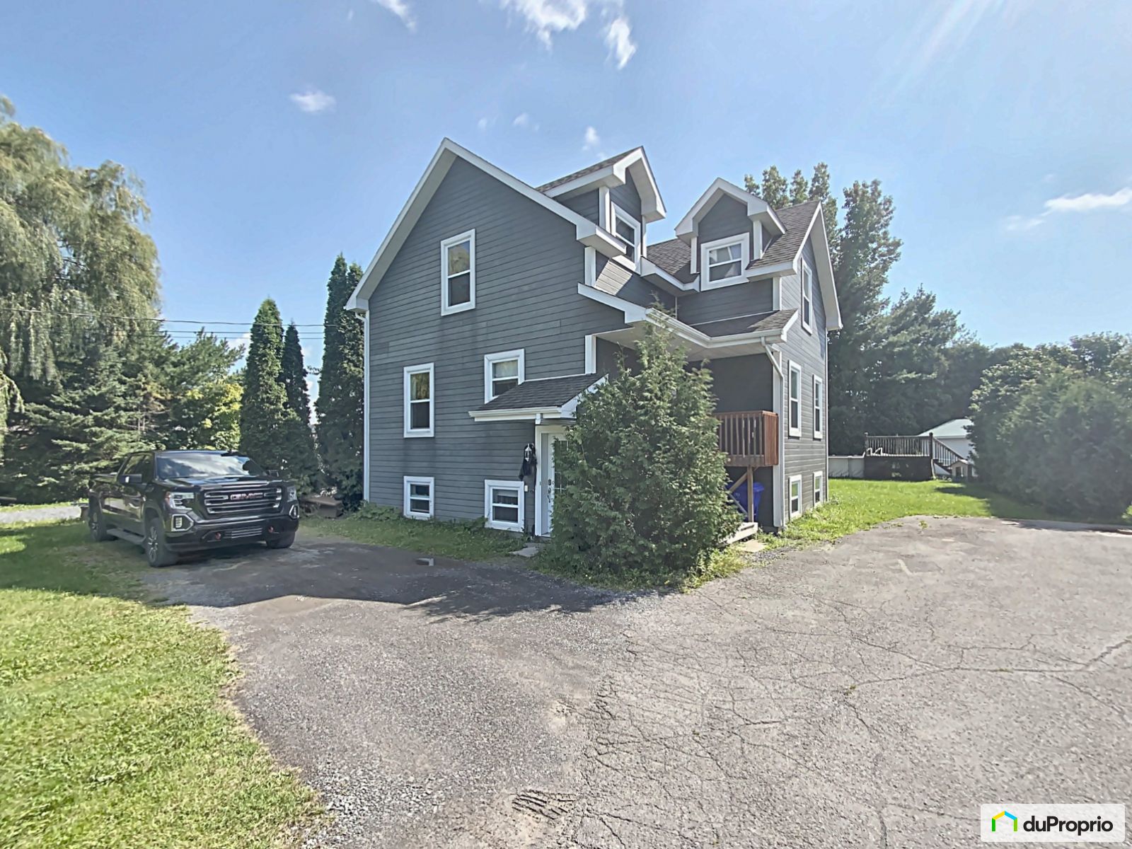 Maison 3 étages à vendre Marieville 5 chambres 2 salles de bain 1019650