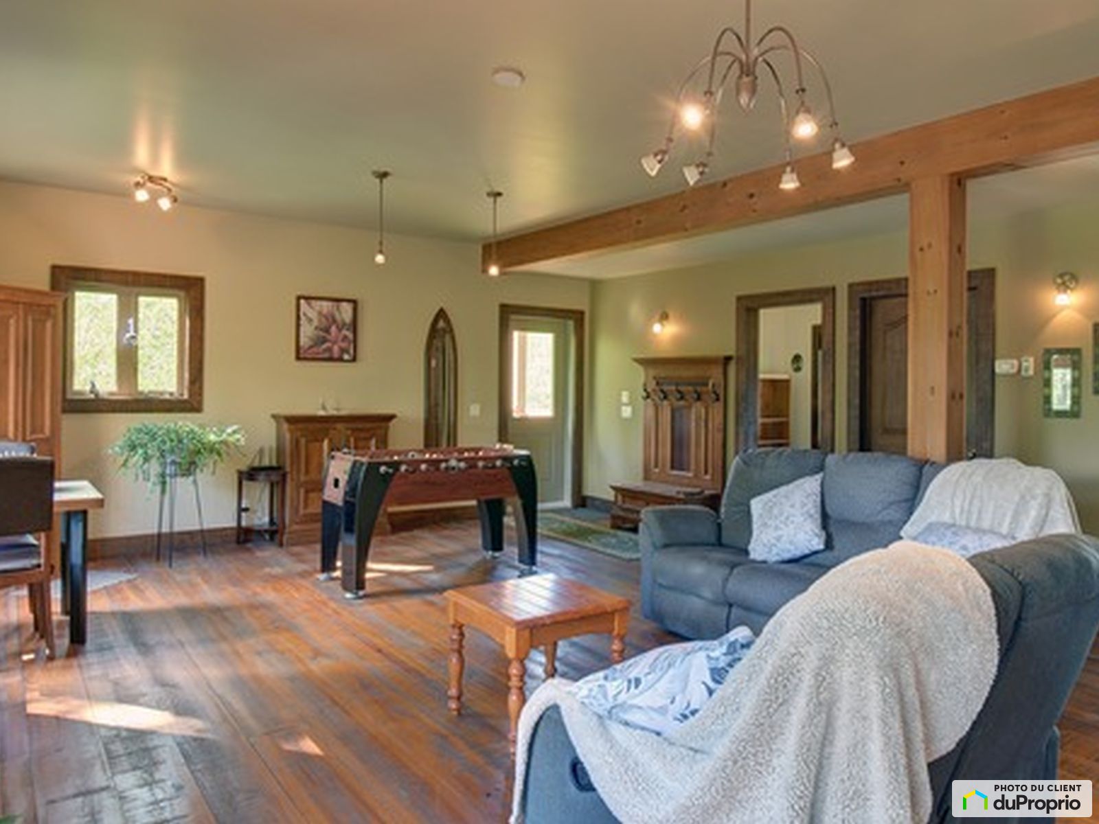 Maison 2 étages à vendre Labelle 8 chambres 3 salles de bain 1020498