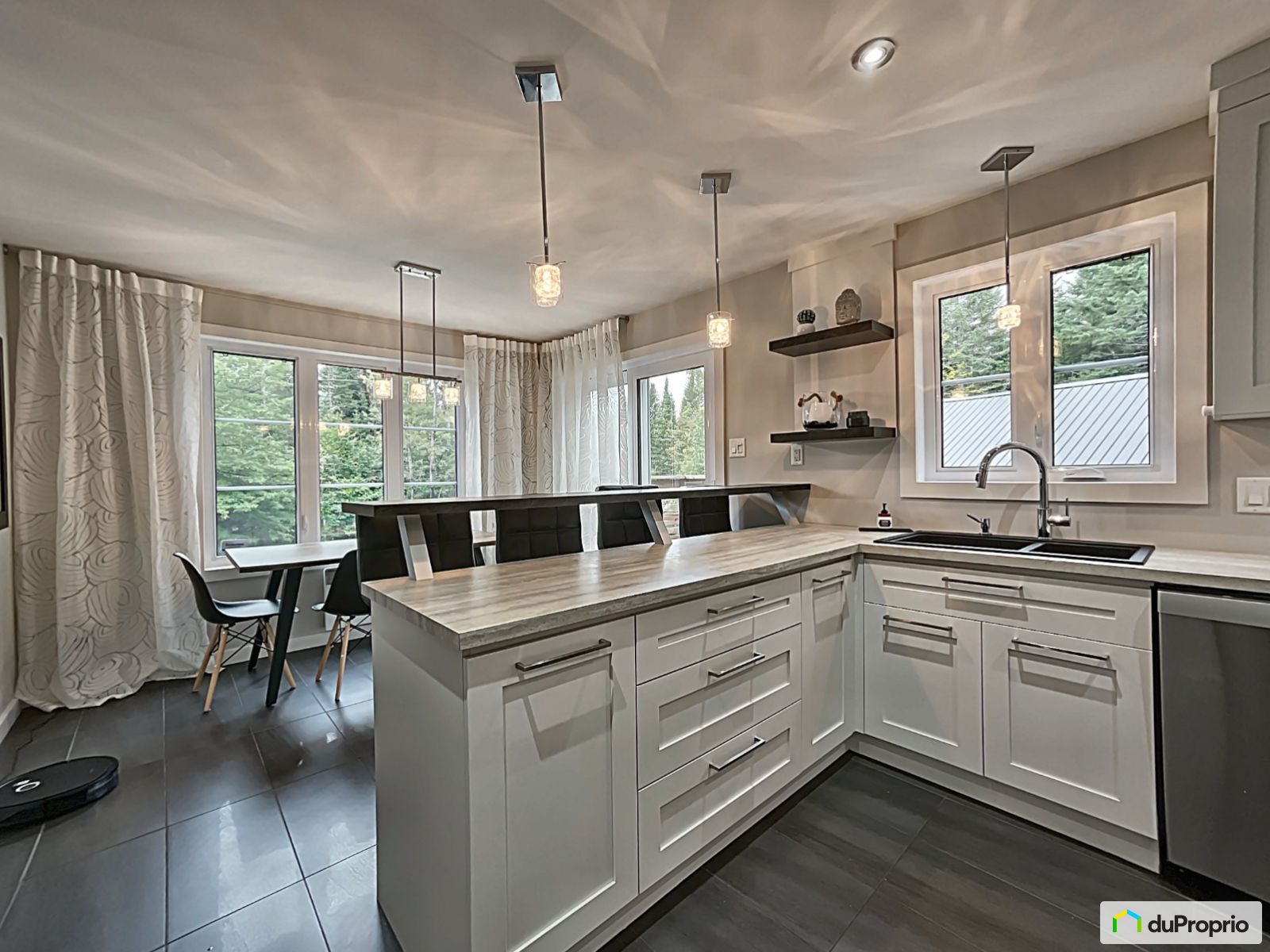 Maison bigénération à vendre LacBeauport 6 chambres 1020619