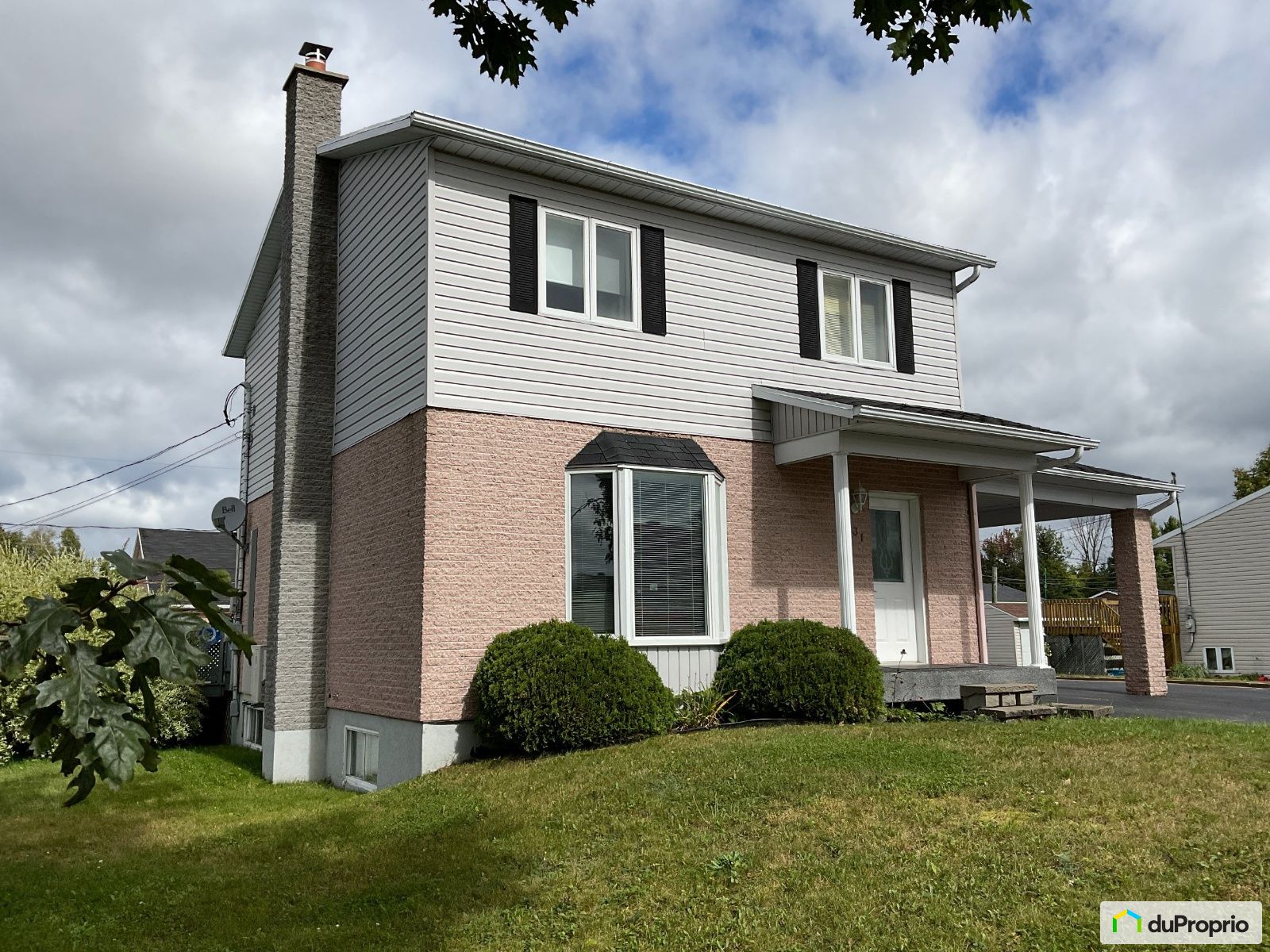 Maison 2 étages à vendre StRaymond 3 chambres 2 salles de bain 1020715