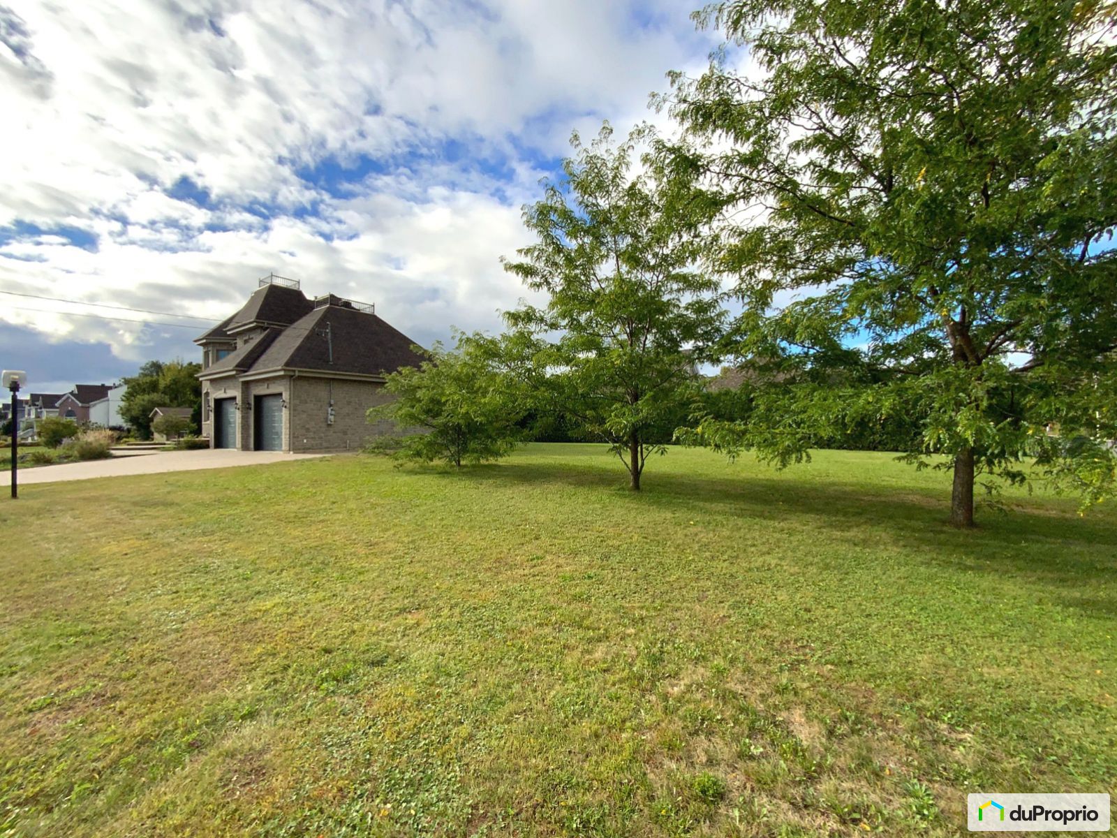 325 Rue Beauchesne — photo 3