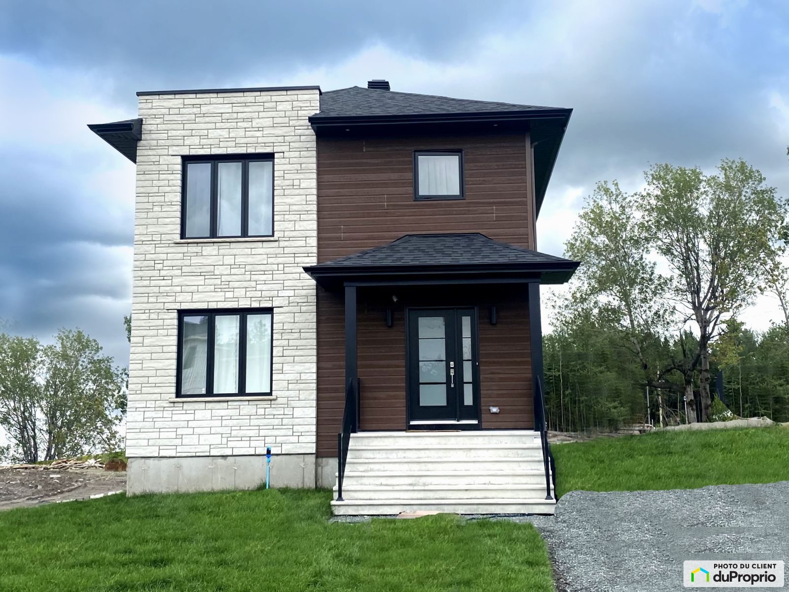 Maison 2 étages neuve à vendre StApollinaire 3 chambres 1021686