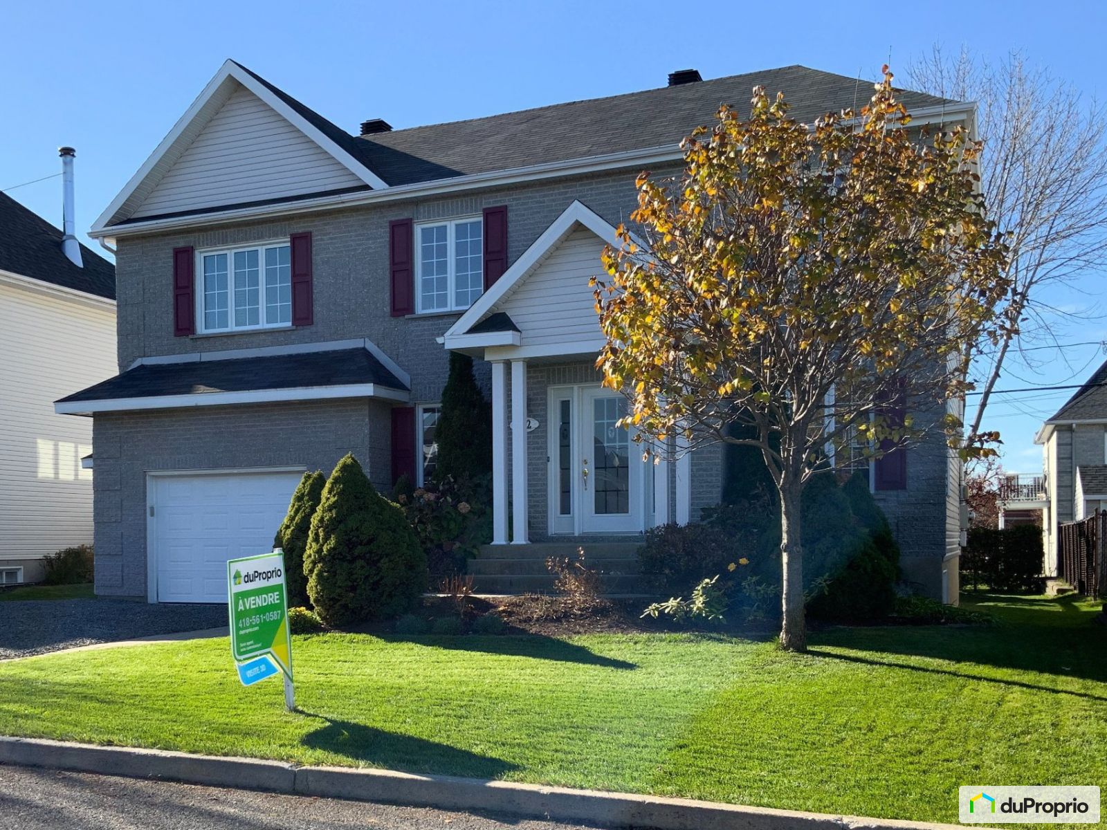 Maison 2 étages à vendre StJeanChrysostome 4 chambres 1009564