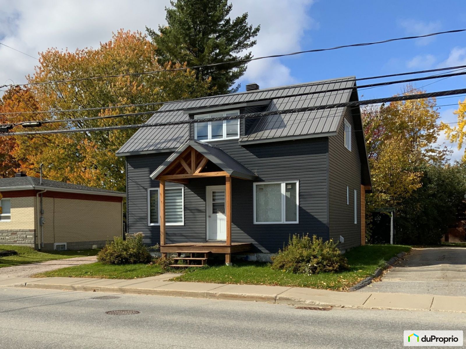 Maison 2 étages à vendre StRaymond 4 chambres 1 salle de bain 1022778